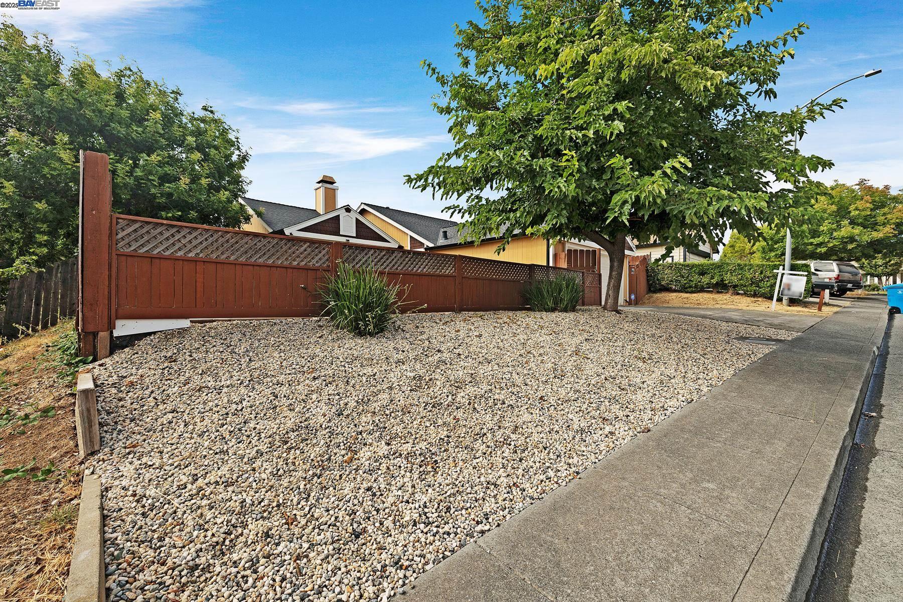 Detail Gallery Image 3 of 41 For 106 Fieldstone Way, Vallejo,  CA 94589 - 3 Beds | 2 Baths