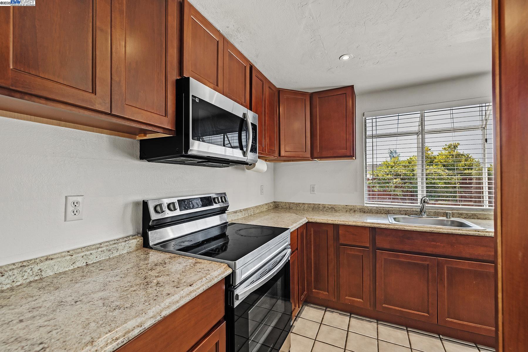 Detail Gallery Image 23 of 41 For 106 Fieldstone Way, Vallejo,  CA 94589 - 3 Beds | 2 Baths