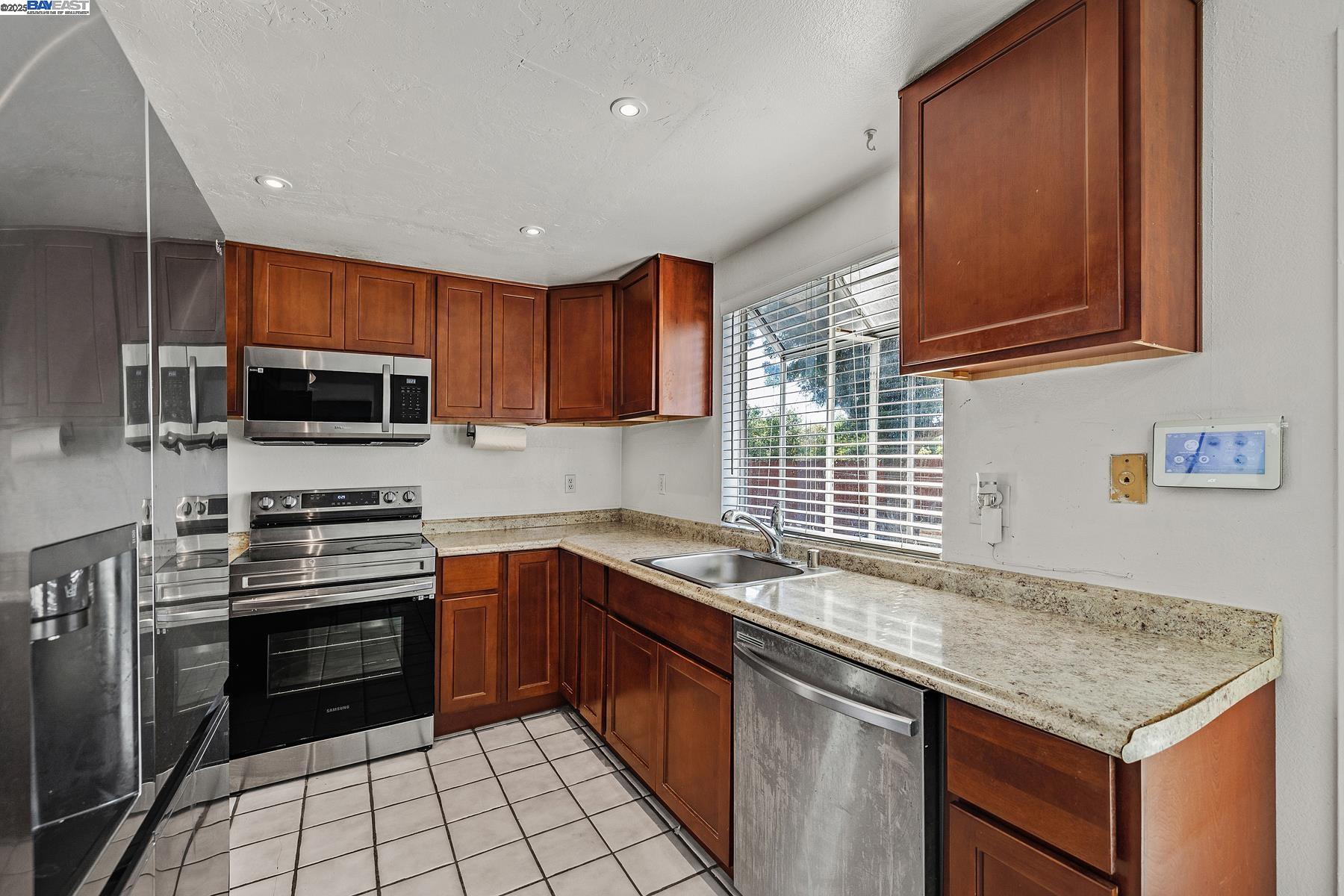 Detail Gallery Image 24 of 41 For 106 Fieldstone Way, Vallejo,  CA 94589 - 3 Beds | 2 Baths