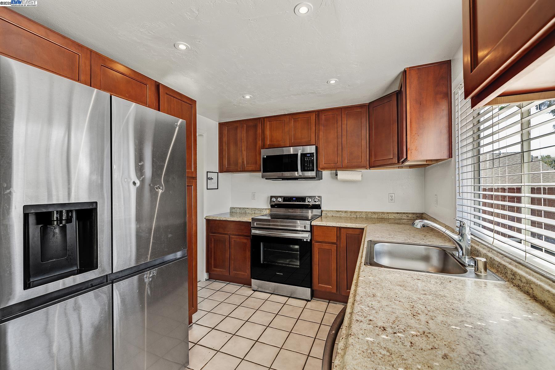 Detail Gallery Image 25 of 41 For 106 Fieldstone Way, Vallejo,  CA 94589 - 3 Beds | 2 Baths