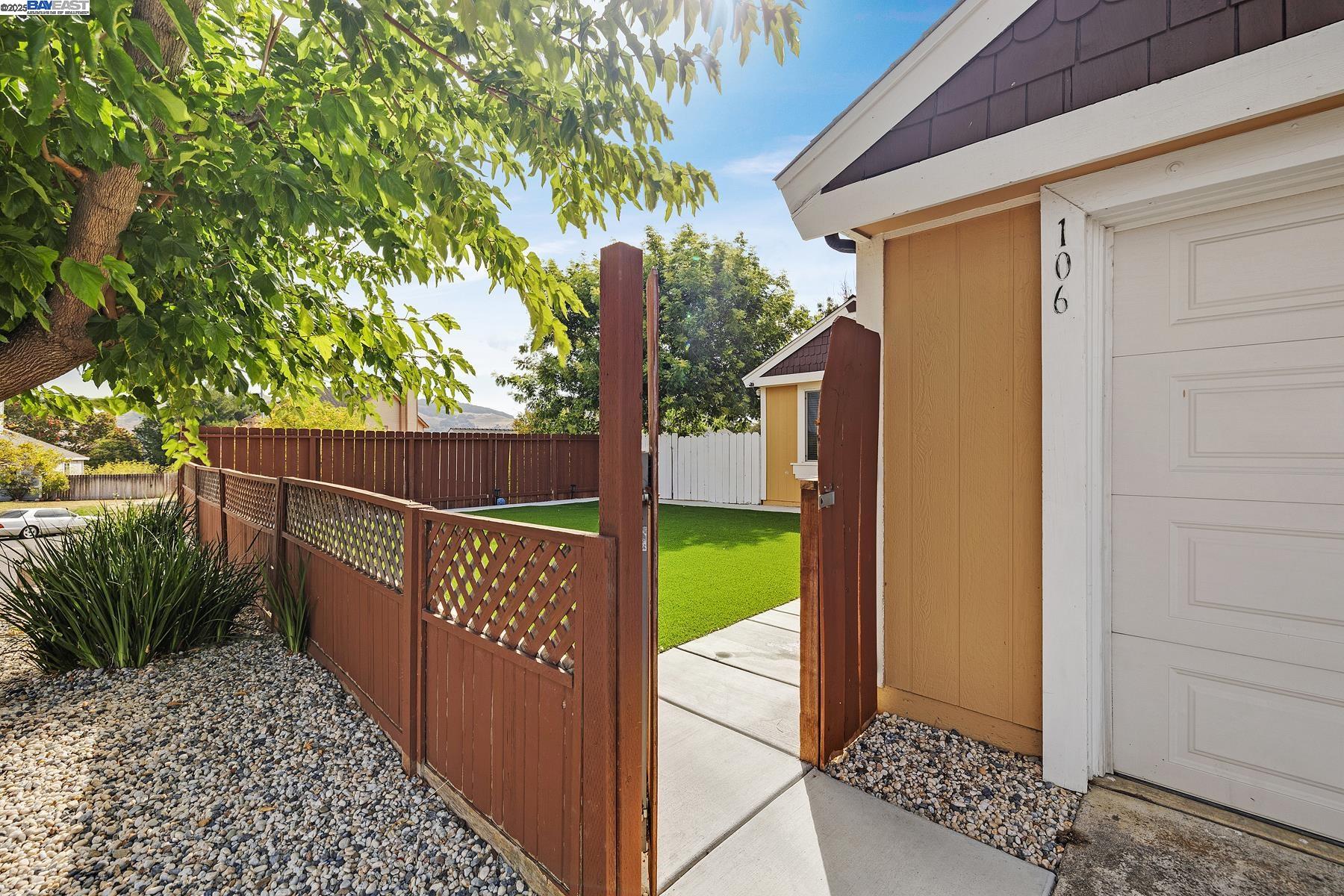 Detail Gallery Image 4 of 41 For 106 Fieldstone Way, Vallejo,  CA 94589 - 3 Beds | 2 Baths