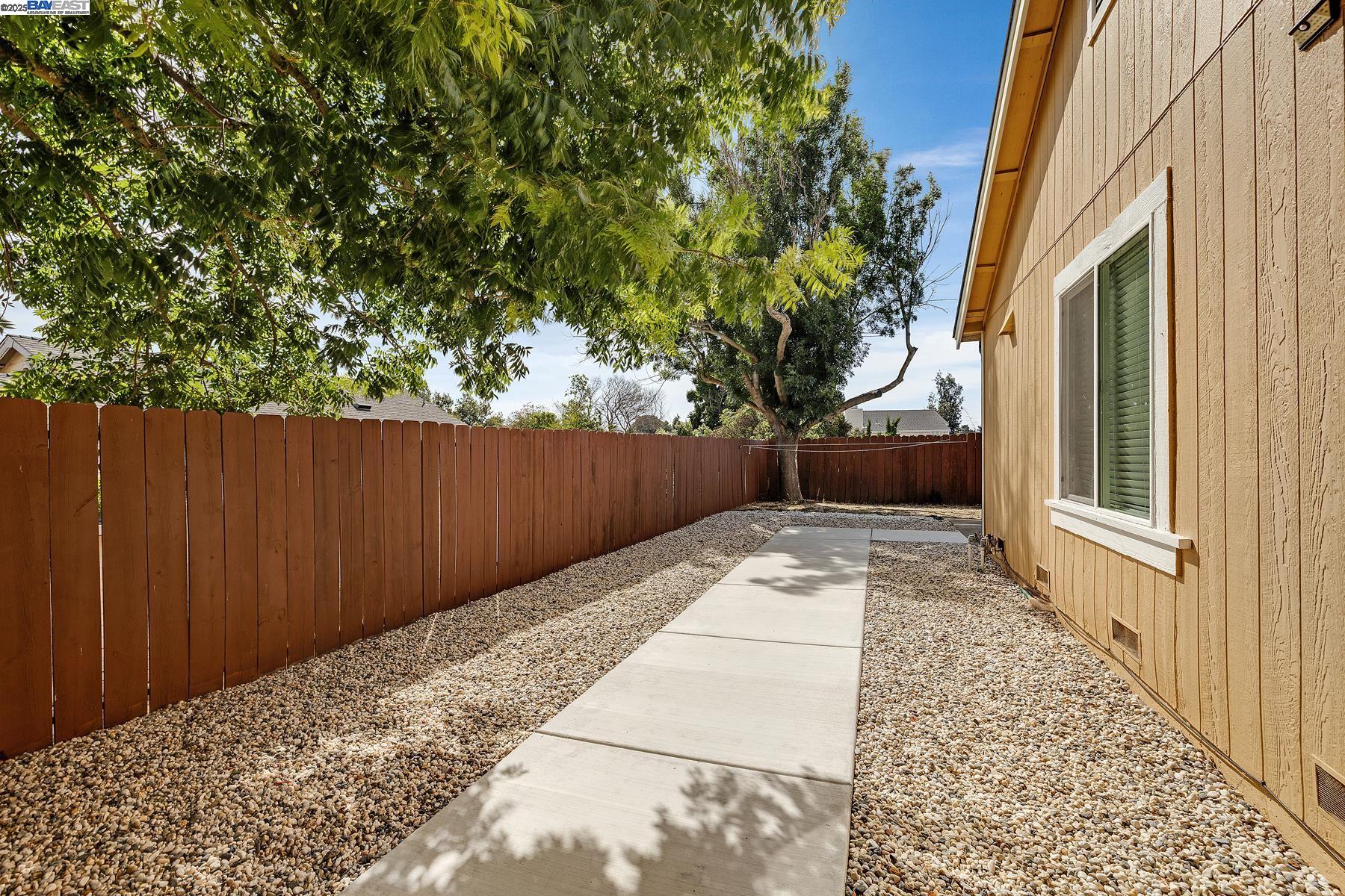 Detail Gallery Image 8 of 41 For 106 Fieldstone Way, Vallejo,  CA 94589 - 3 Beds | 2 Baths