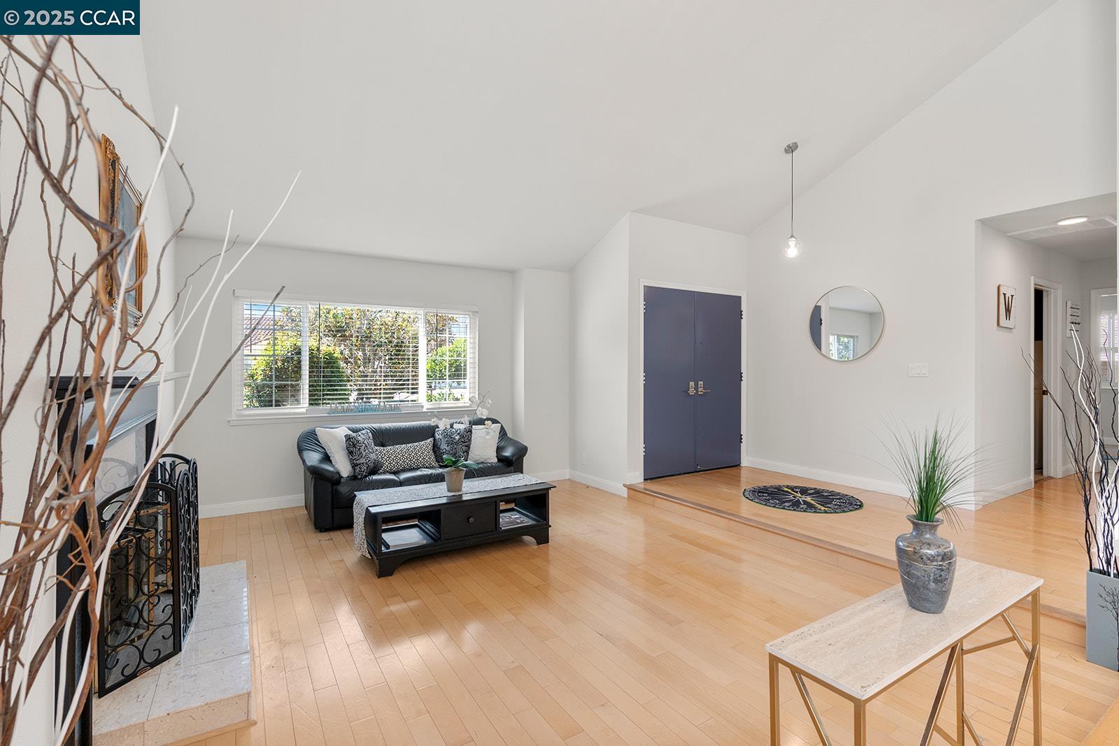 Detail Gallery Image 12 of 42 For 265 Woodbridge Cir, San Mateo,  CA 94403 - 3 Beds | 2 Baths