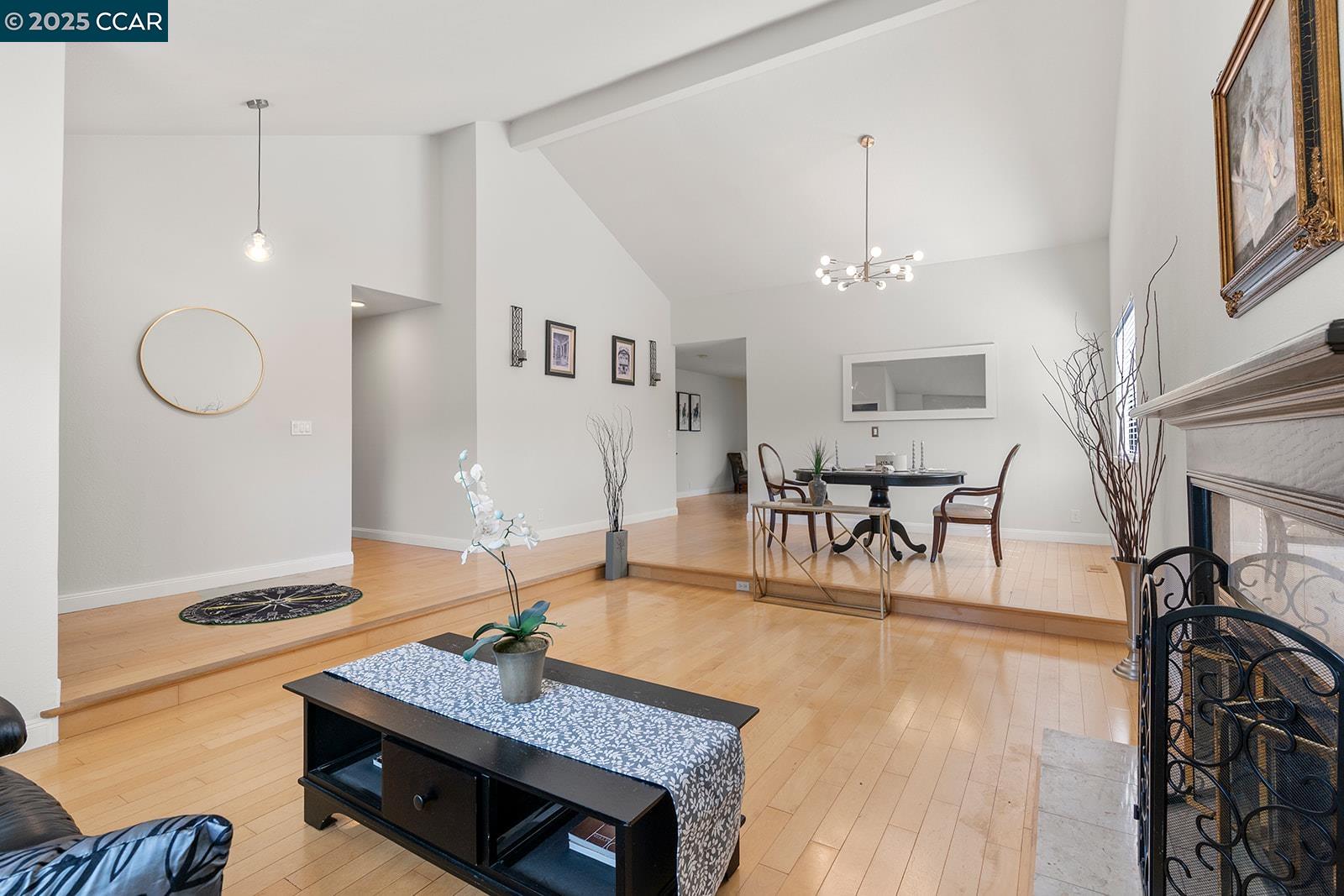 Detail Gallery Image 13 of 42 For 265 Woodbridge Cir, San Mateo,  CA 94403 - 3 Beds | 2 Baths