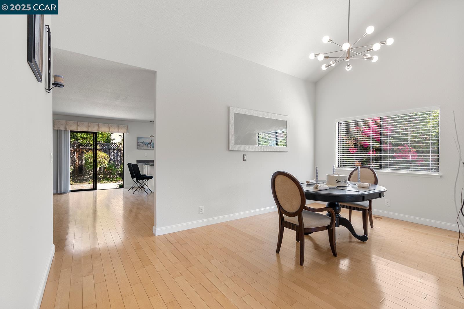 Detail Gallery Image 15 of 42 For 265 Woodbridge Cir, San Mateo,  CA 94403 - 3 Beds | 2 Baths