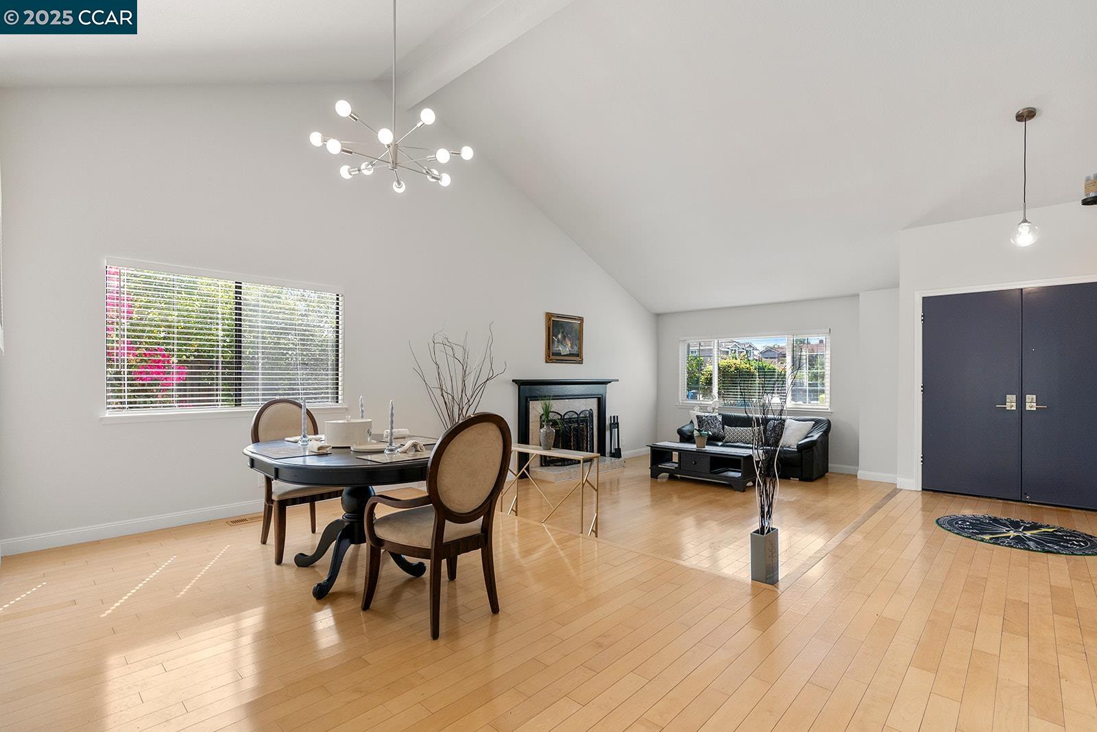Detail Gallery Image 16 of 42 For 265 Woodbridge Cir, San Mateo,  CA 94403 - 3 Beds | 2 Baths