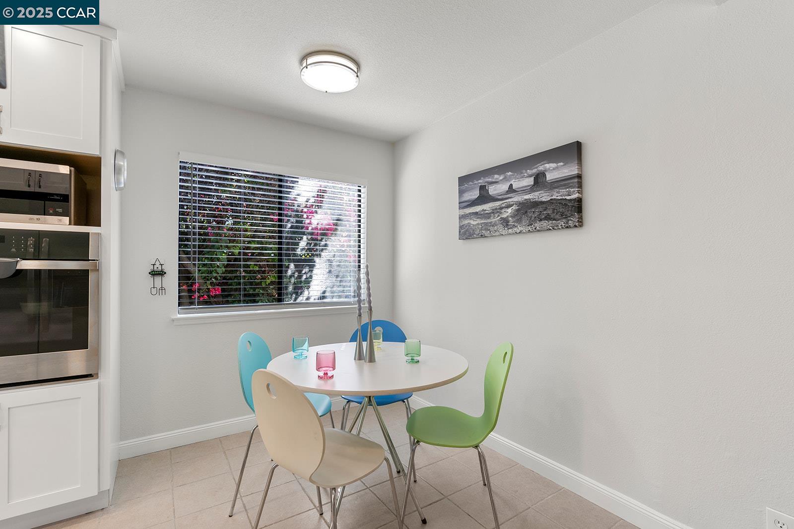 Detail Gallery Image 18 of 42 For 265 Woodbridge Cir, San Mateo,  CA 94403 - 3 Beds | 2 Baths