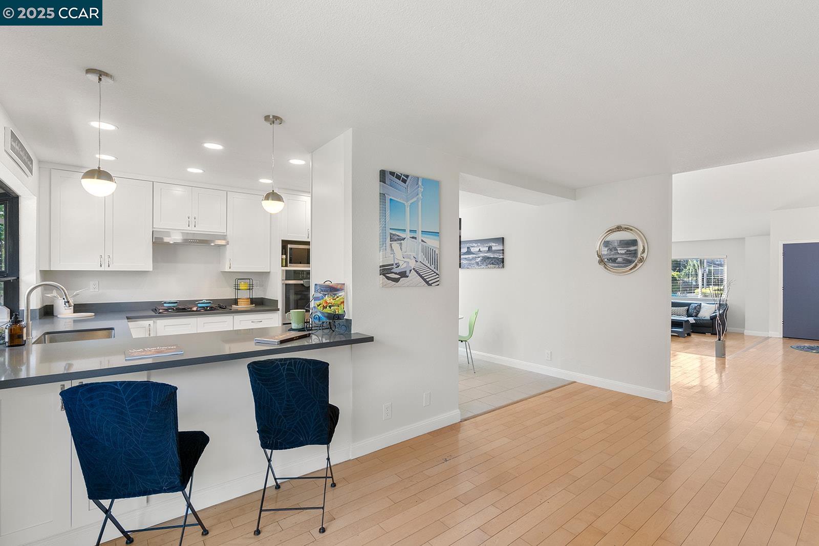 Detail Gallery Image 20 of 42 For 265 Woodbridge Cir, San Mateo,  CA 94403 - 3 Beds | 2 Baths