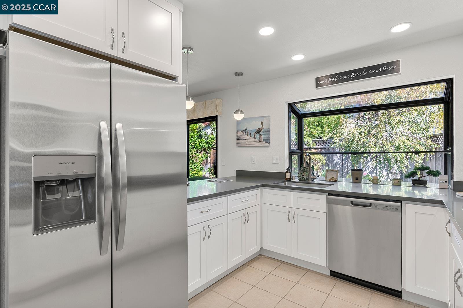 Detail Gallery Image 22 of 42 For 265 Woodbridge Cir, San Mateo,  CA 94403 - 3 Beds | 2 Baths