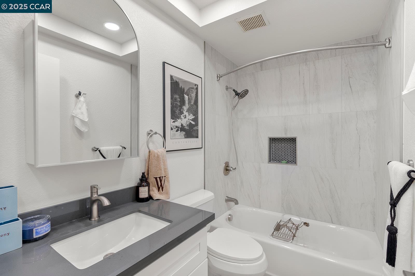 Detail Gallery Image 29 of 42 For 265 Woodbridge Cir, San Mateo,  CA 94403 - 3 Beds | 2 Baths