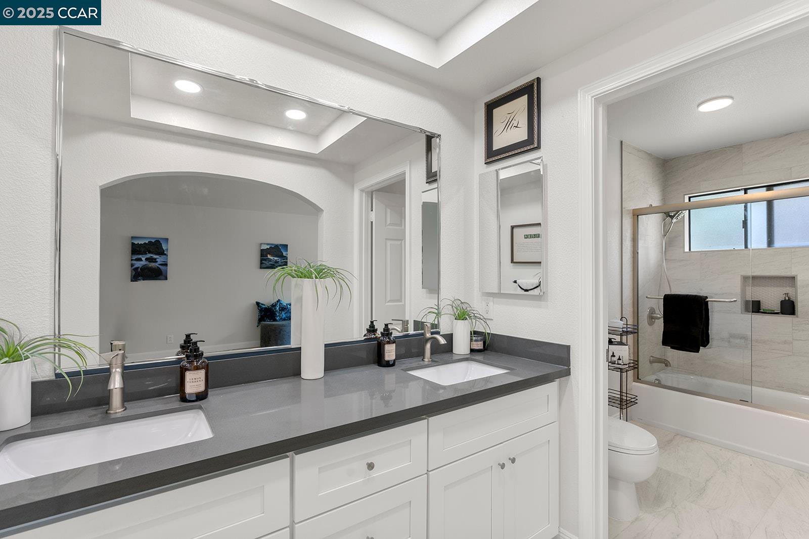 Detail Gallery Image 35 of 42 For 265 Woodbridge Cir, San Mateo,  CA 94403 - 3 Beds | 2 Baths