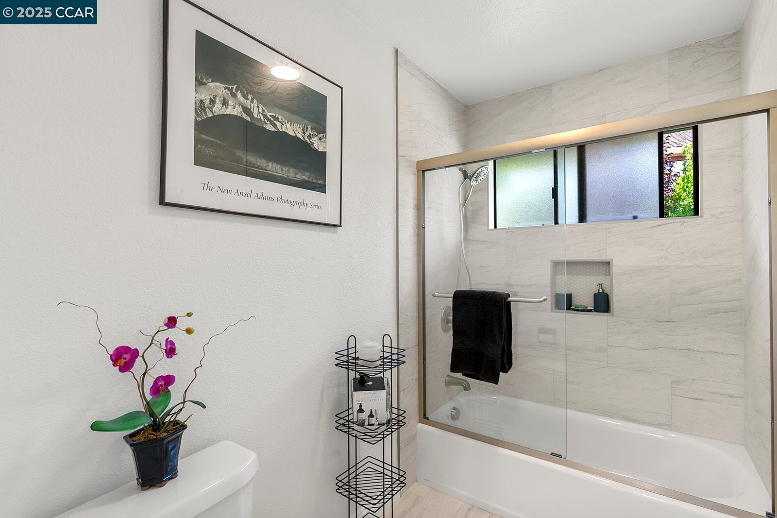 Detail Gallery Image 36 of 42 For 265 Woodbridge Cir, San Mateo,  CA 94403 - 3 Beds | 2 Baths