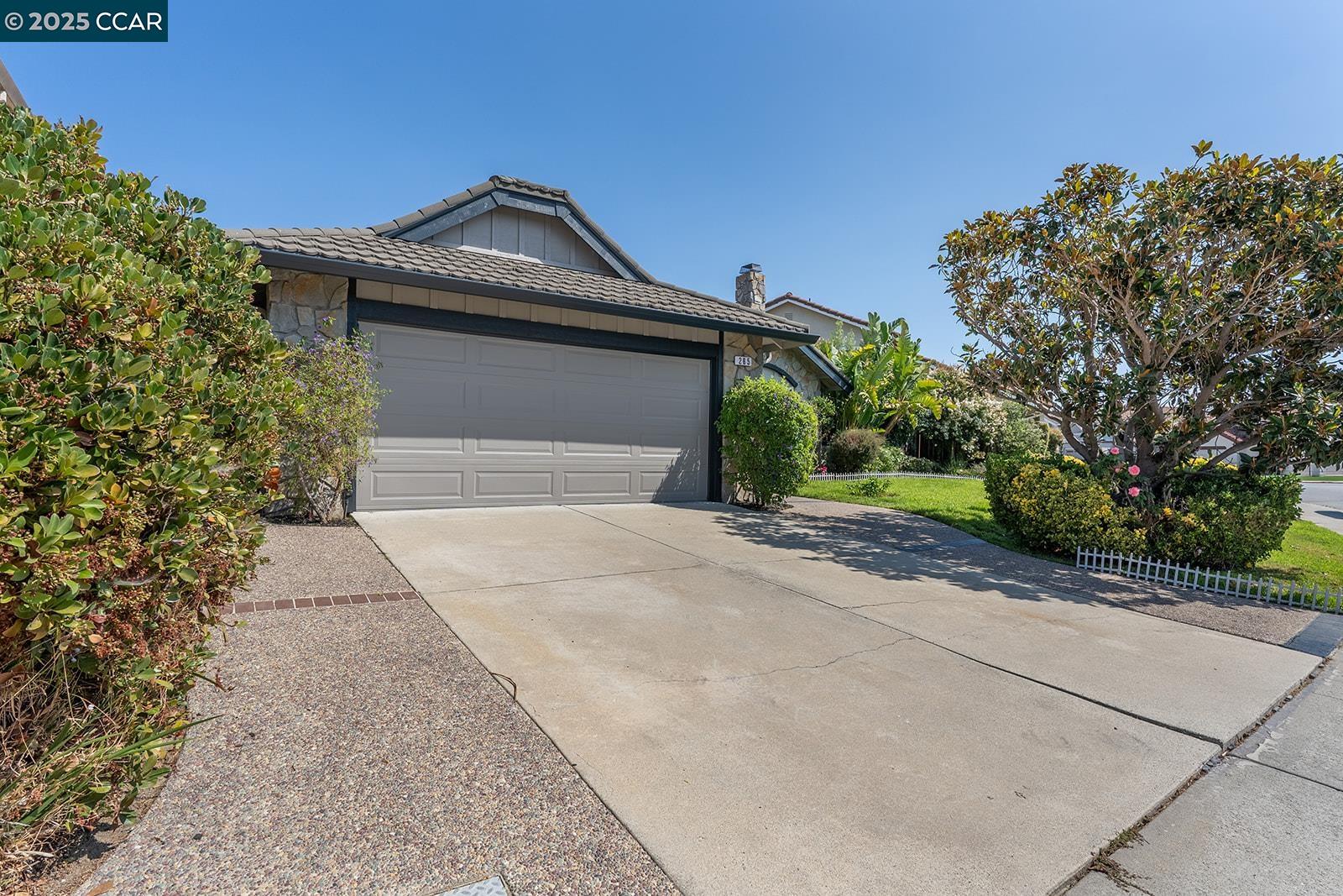 Detail Gallery Image 5 of 42 For 265 Woodbridge Cir, San Mateo,  CA 94403 - 3 Beds | 2 Baths