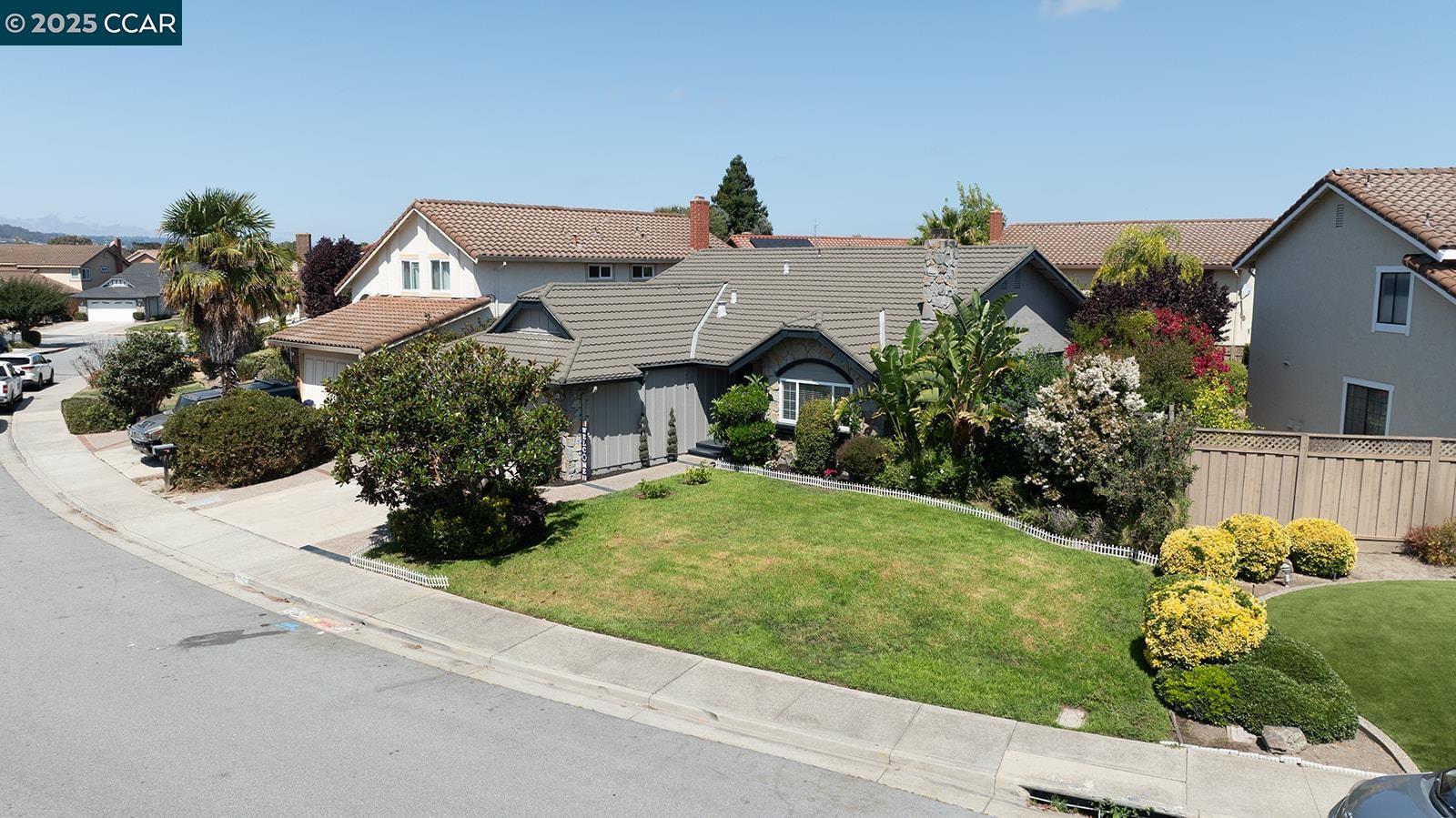 Detail Gallery Image 7 of 42 For 265 Woodbridge Cir, San Mateo,  CA 94403 - 3 Beds | 2 Baths