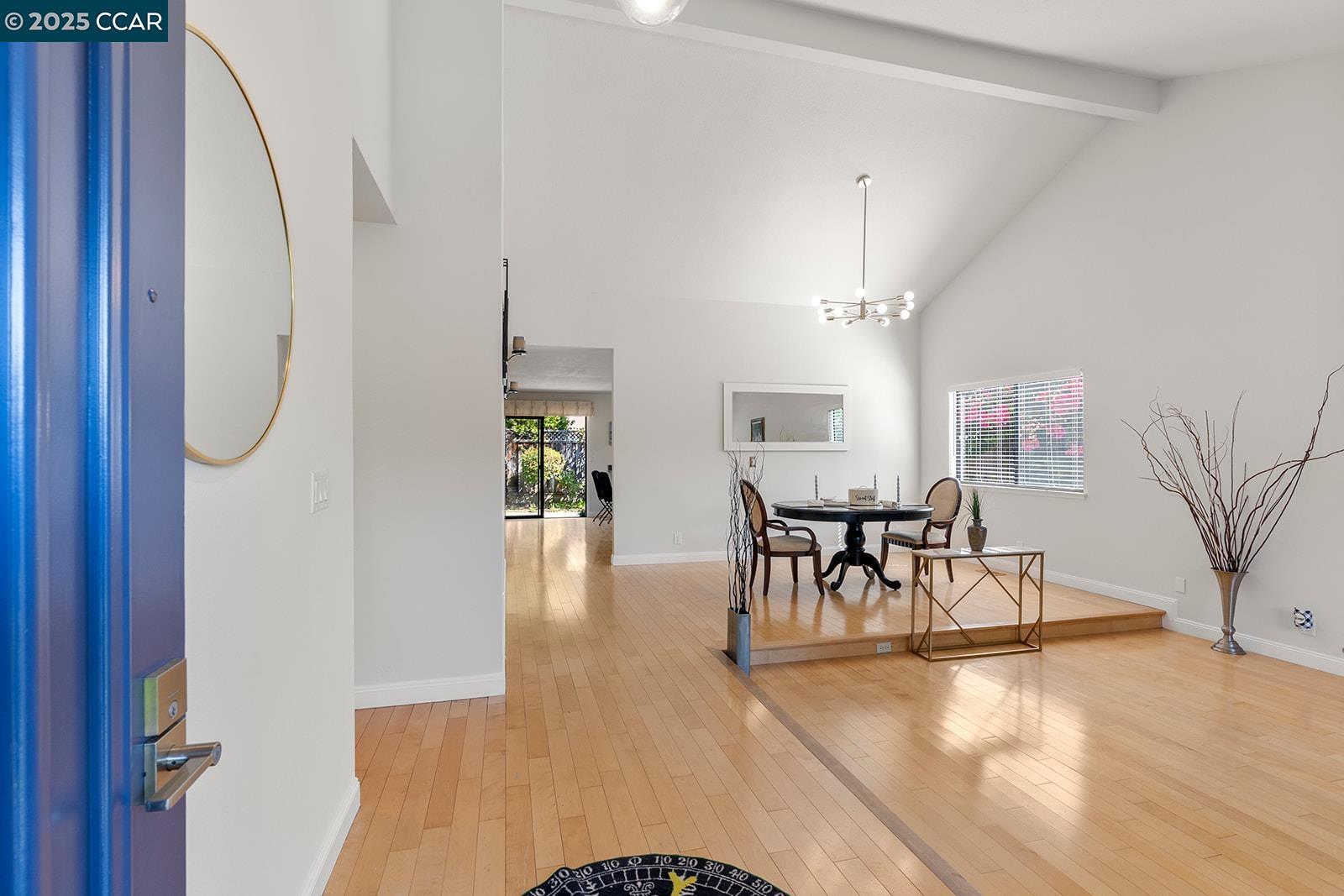 Detail Gallery Image 10 of 42 For 265 Woodbridge Cir, San Mateo,  CA 94403 - 3 Beds | 2 Baths