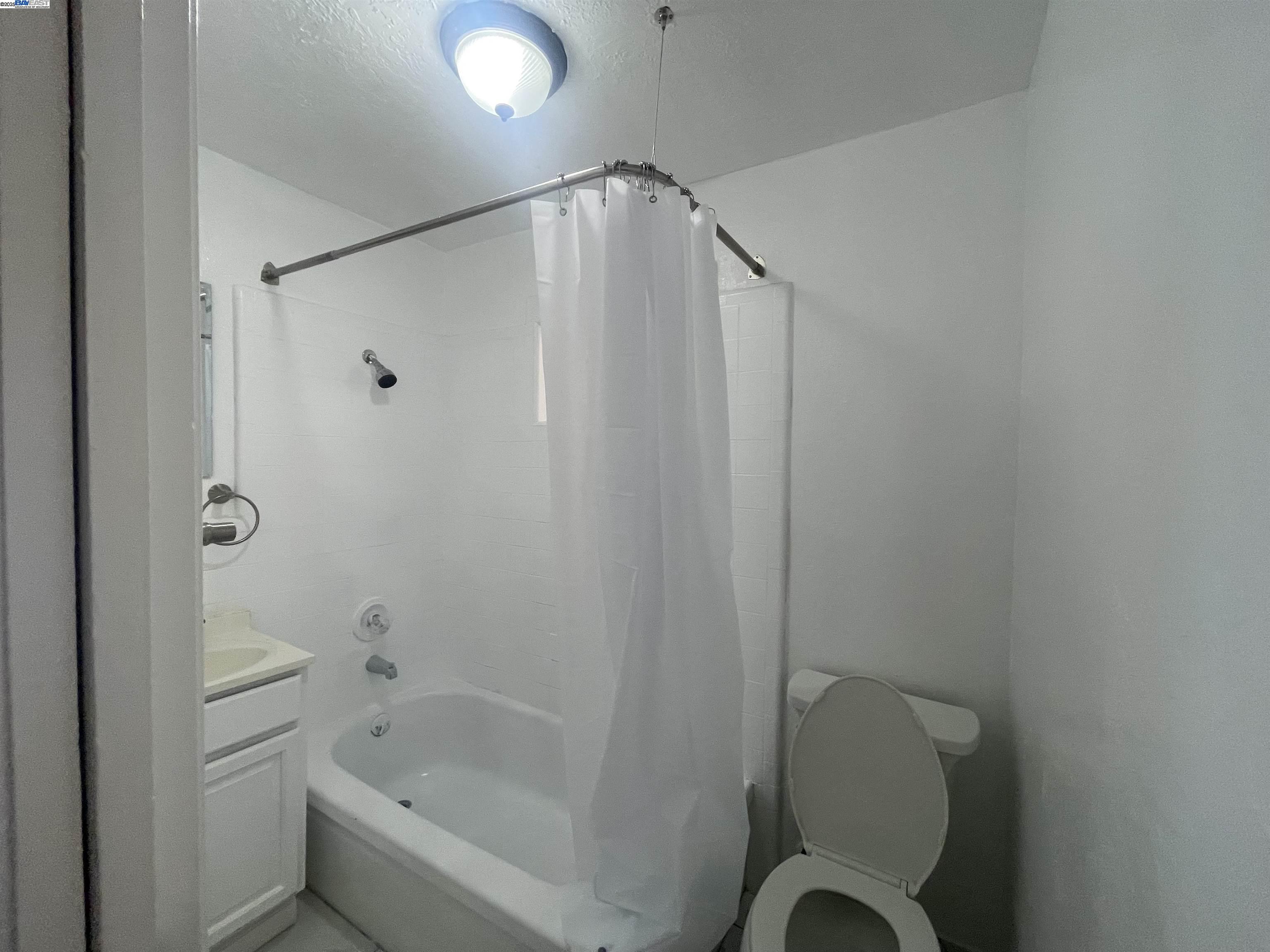 Detail Gallery Image 15 of 23 For 2311 82nd Ave, Oakland,  CA 94605 - 3 Beds | 1 Baths