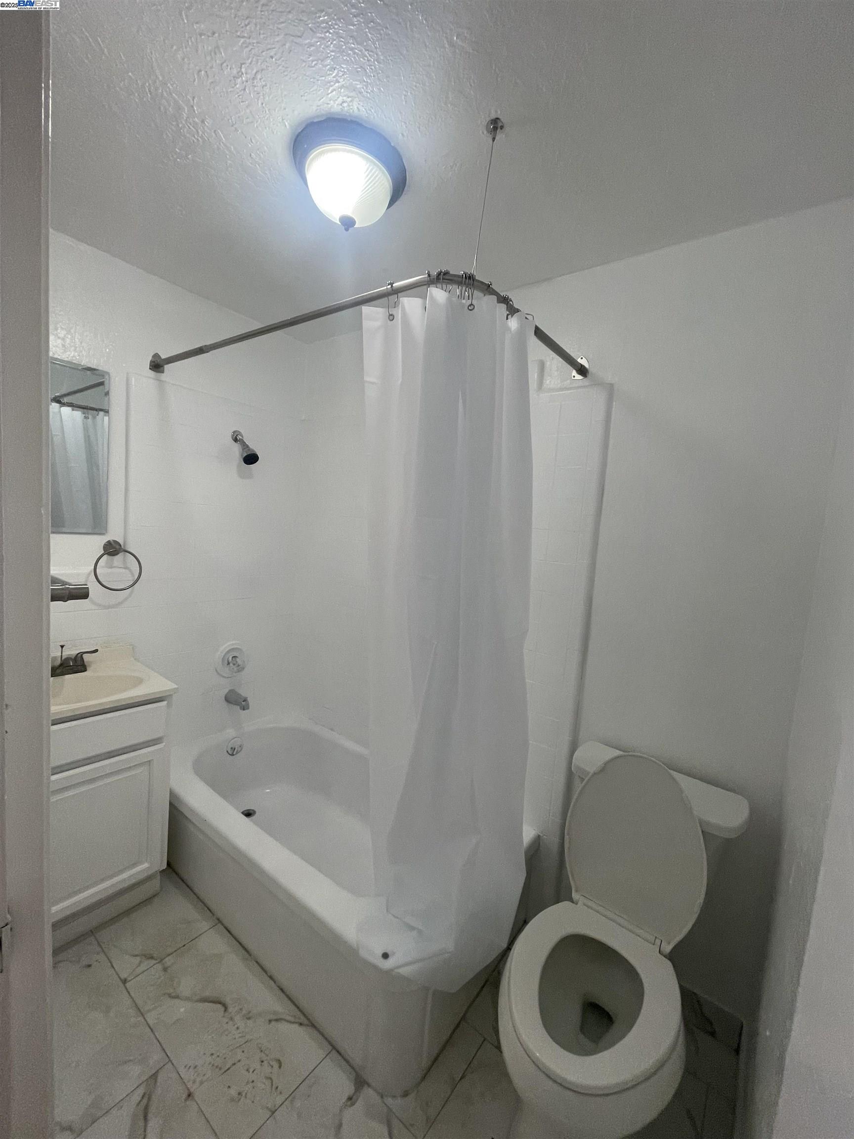 Detail Gallery Image 16 of 23 For 2311 82nd Ave, Oakland,  CA 94605 - 3 Beds | 1 Baths