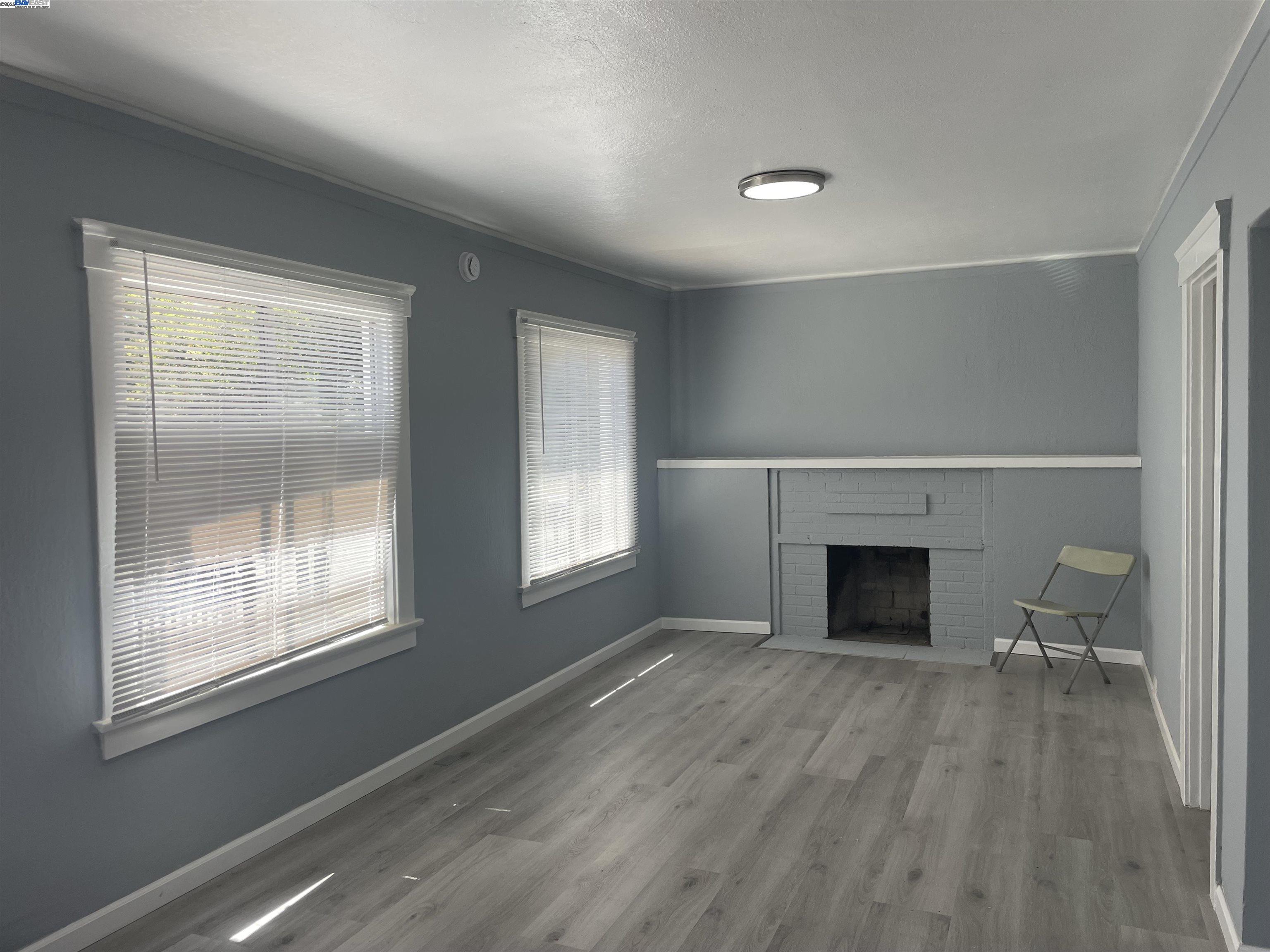 Detail Gallery Image 3 of 23 For 2311 82nd Ave, Oakland,  CA 94605 - 3 Beds | 1 Baths
