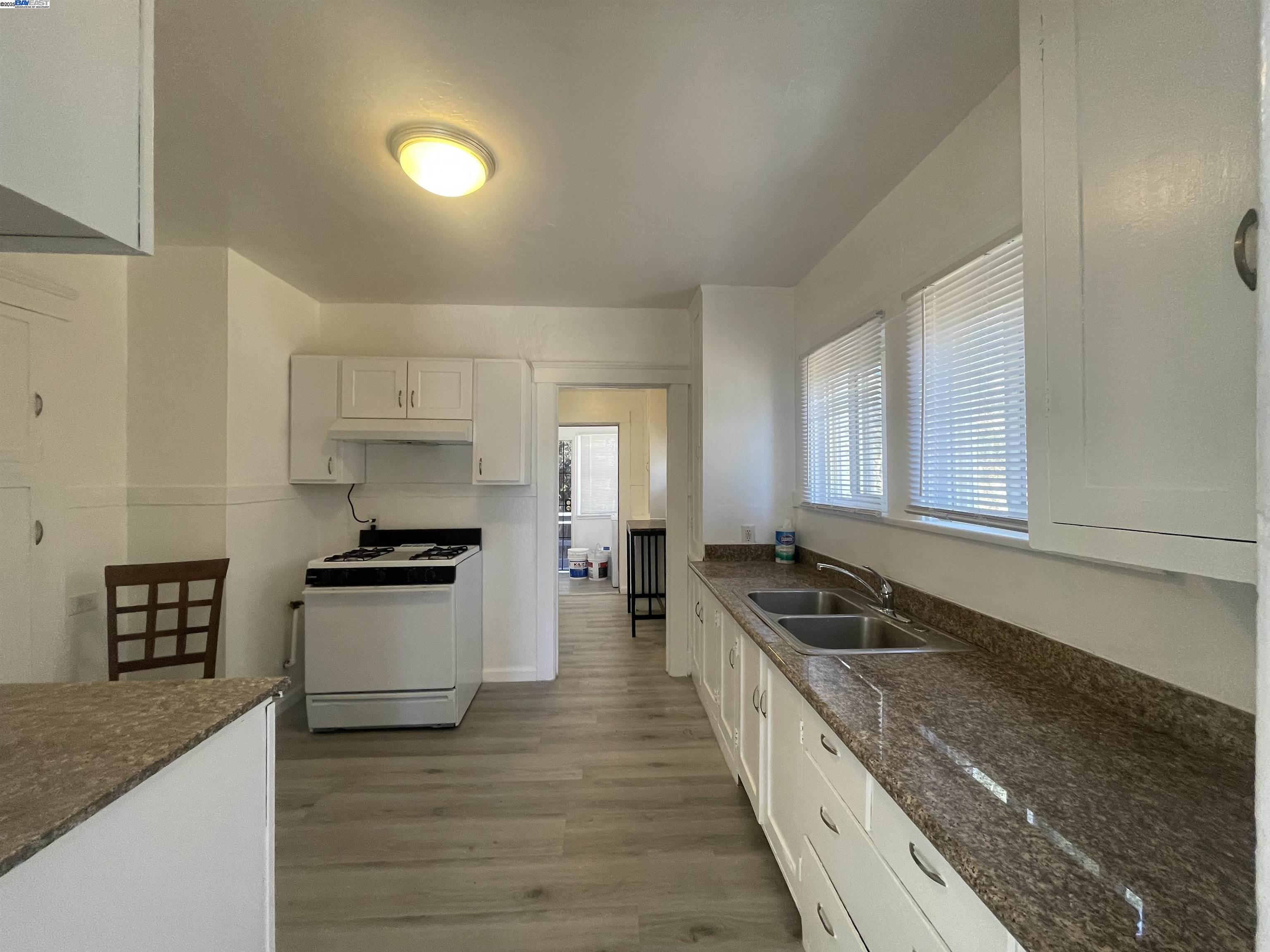 Detail Gallery Image 9 of 23 For 2311 82nd Ave, Oakland,  CA 94605 - 3 Beds | 1 Baths