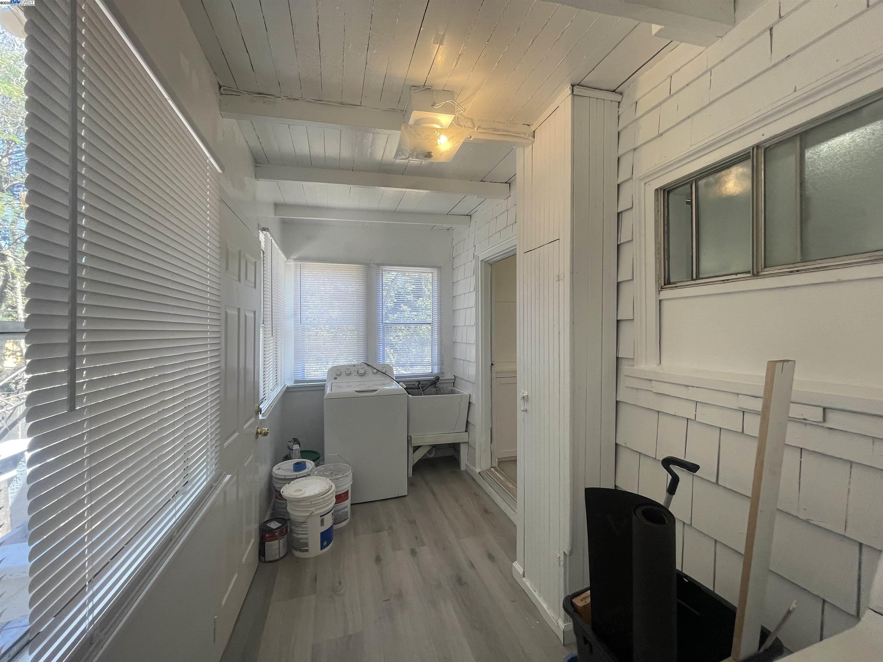 Detail Gallery Image 10 of 23 For 2311 82nd Ave, Oakland,  CA 94605 - 3 Beds | 1 Baths