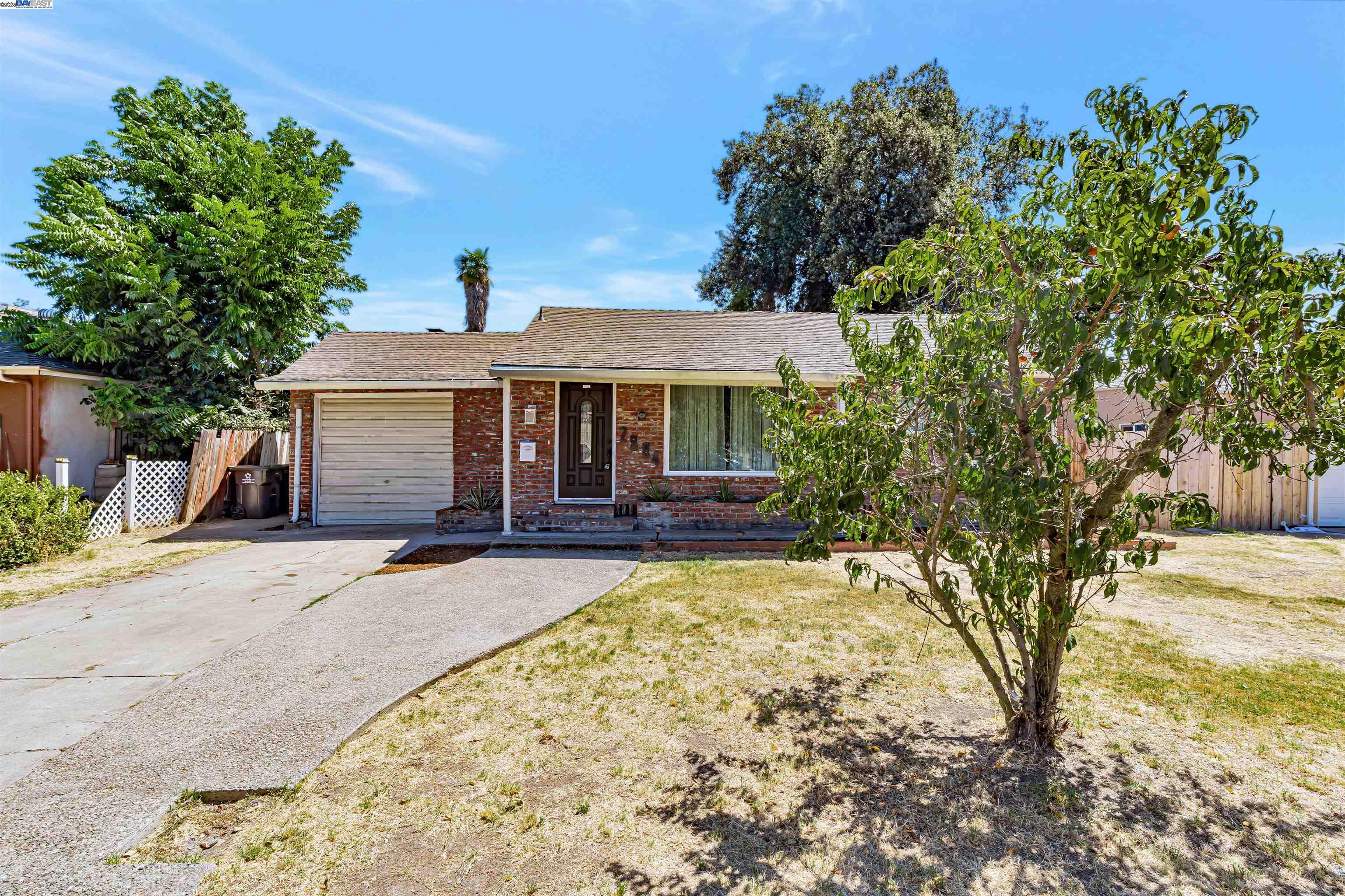 Detail Gallery Image 1 of 34 For 2884 W Rose St, Stockton,  CA 95203 - 3 Beds | 2 Baths
