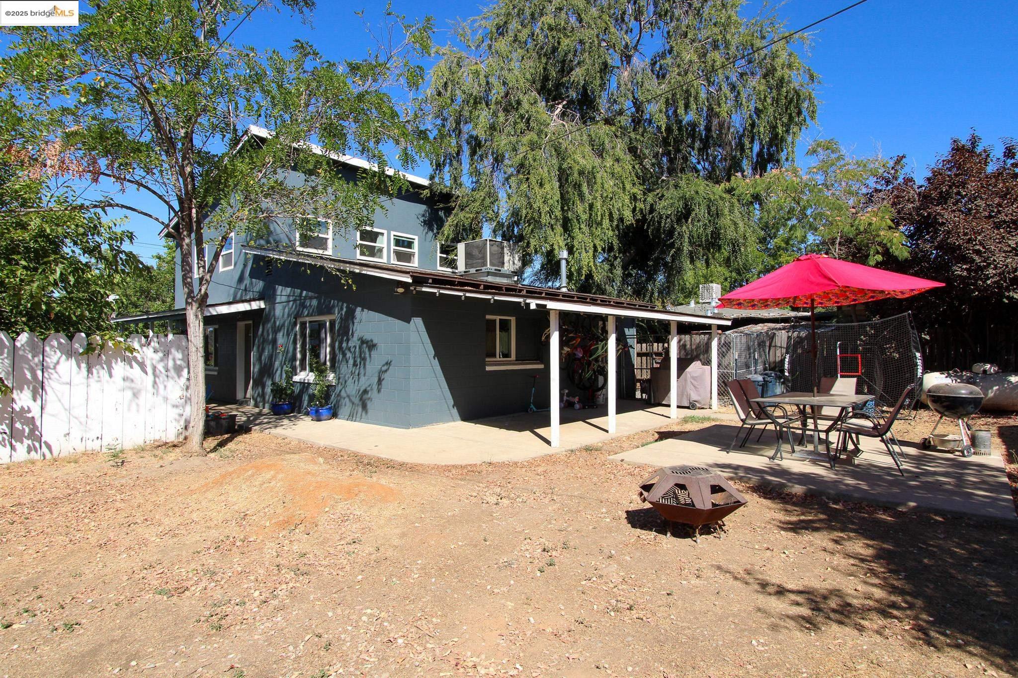 Detail Gallery Image 4 of 31 For 695 Stanislaus Ave, Angels Camp,  CA 95222 - 3 Beds | 1/1 Baths