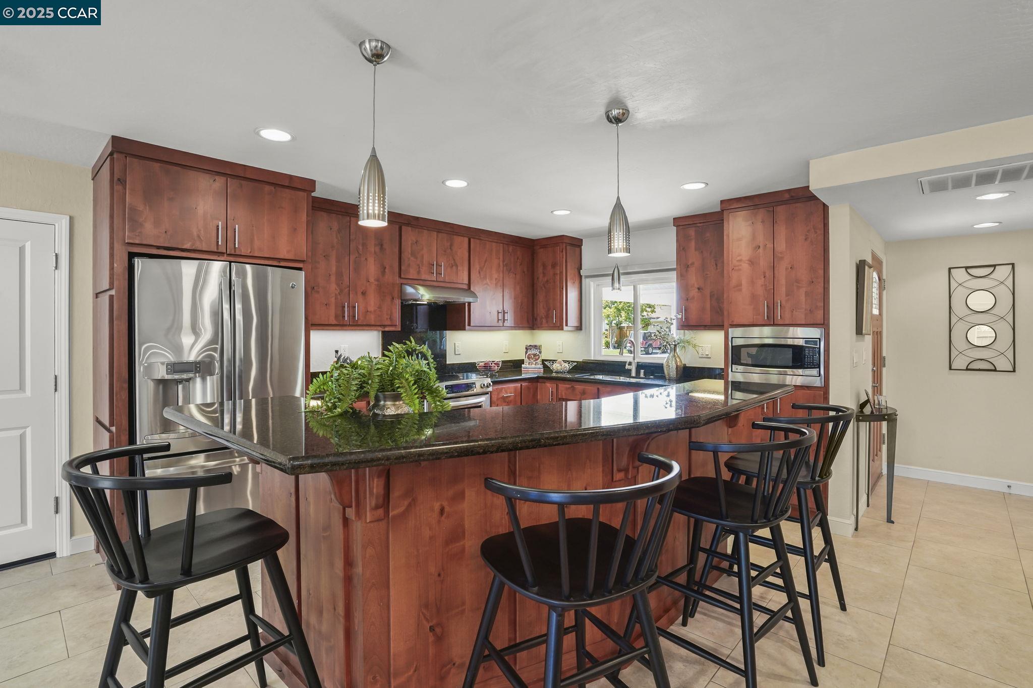 Detail Gallery Image 13 of 29 For 1820 Kenwood Drive, Concord,  CA 91124-4519 - 4 Beds | 2 Baths