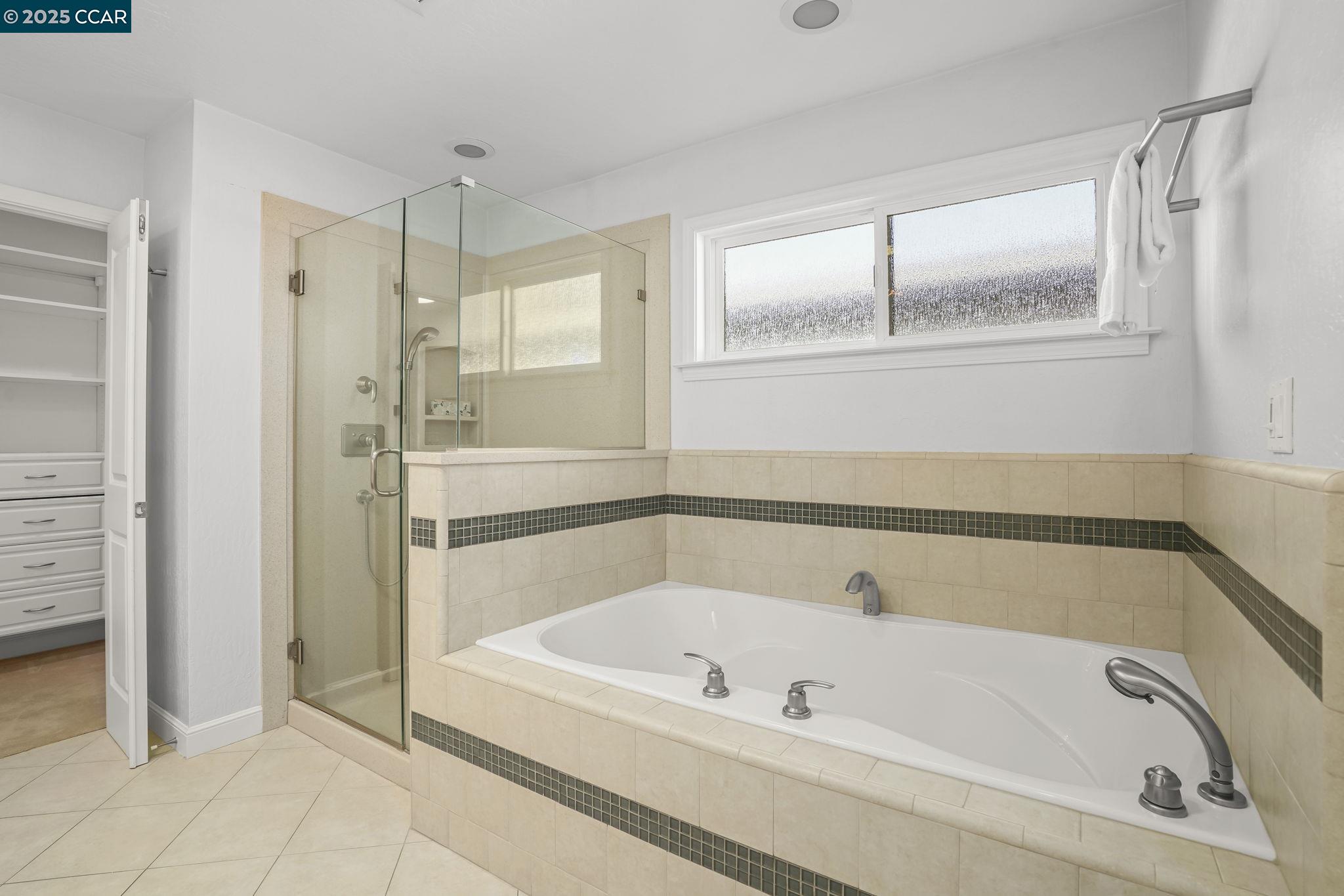Detail Gallery Image 19 of 29 For 1820 Kenwood Drive, Concord,  CA 91124-4519 - 4 Beds | 2 Baths