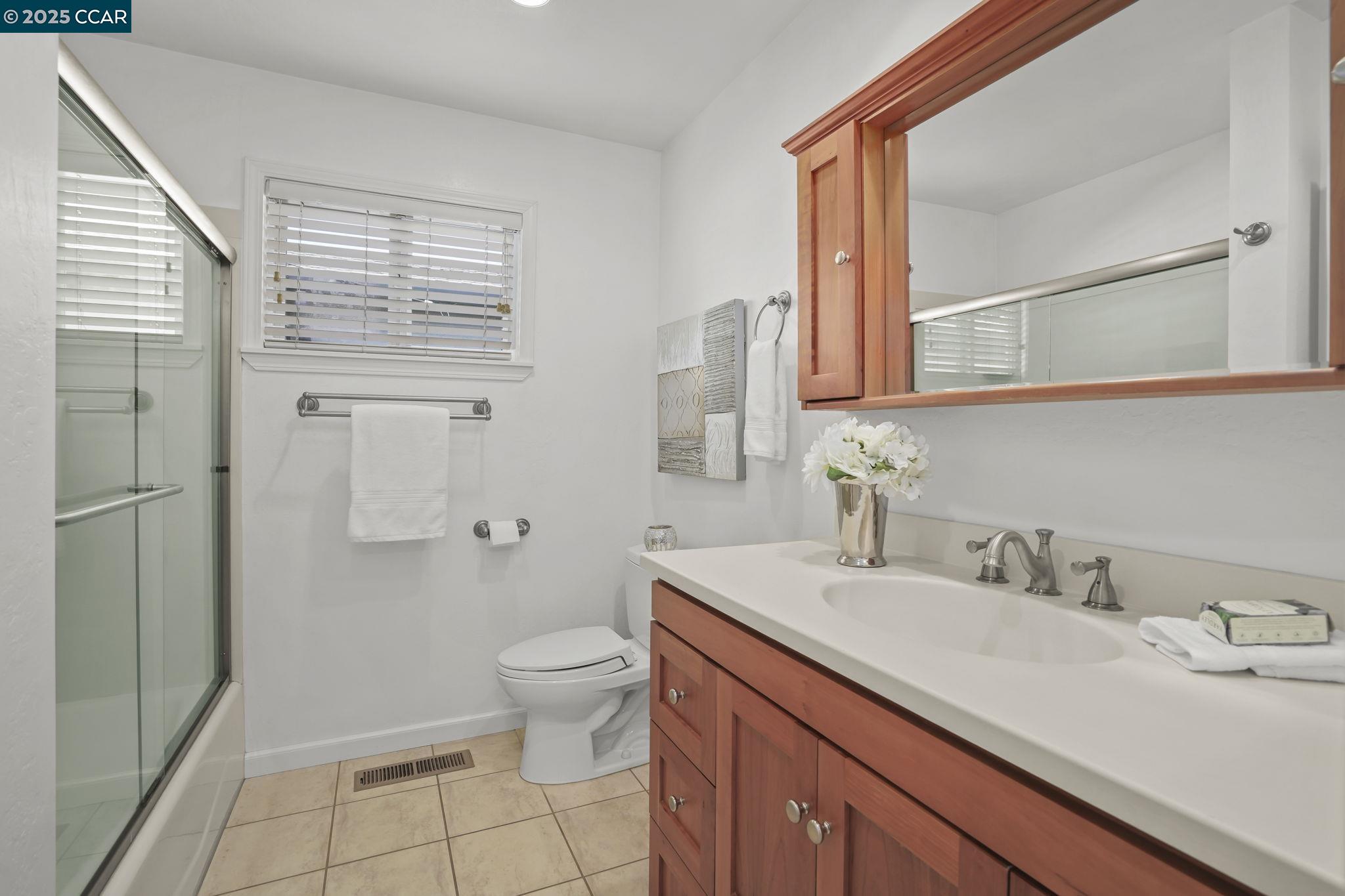 Detail Gallery Image 24 of 29 For 1820 Kenwood Drive, Concord,  CA 91124-4519 - 4 Beds | 2 Baths