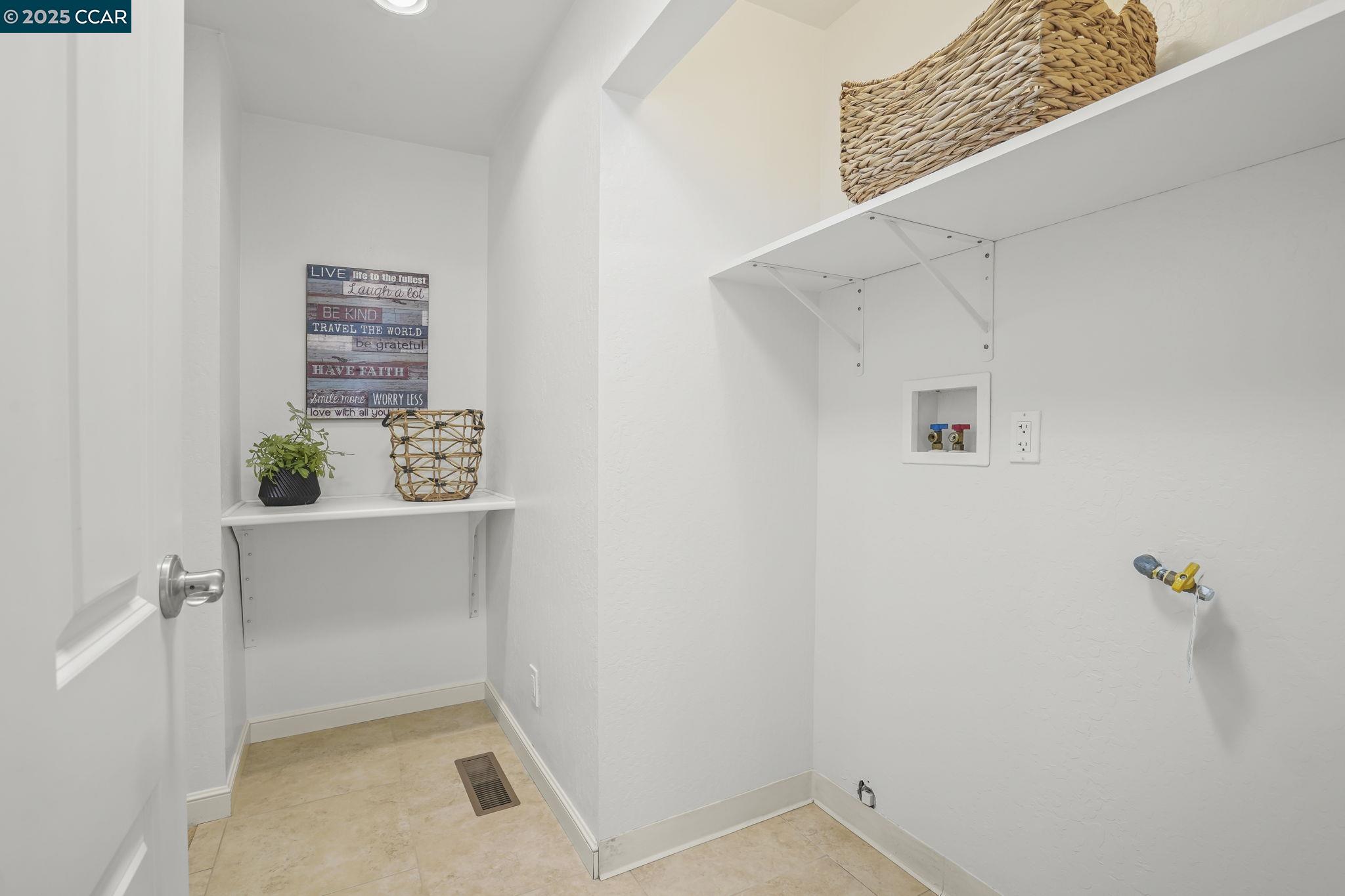 Detail Gallery Image 25 of 29 For 1820 Kenwood Drive, Concord,  CA 91124-4519 - 4 Beds | 2 Baths