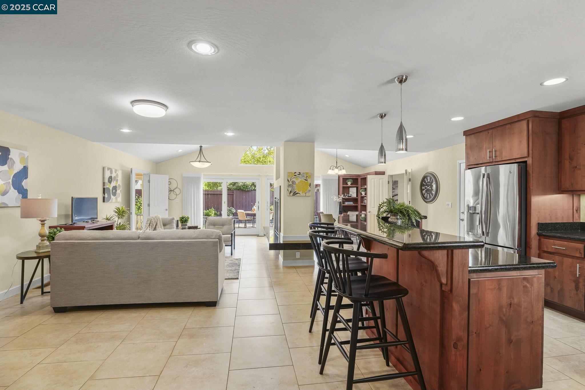 Detail Gallery Image 5 of 29 For 1820 Kenwood Drive, Concord,  CA 91124-4519 - 4 Beds | 2 Baths