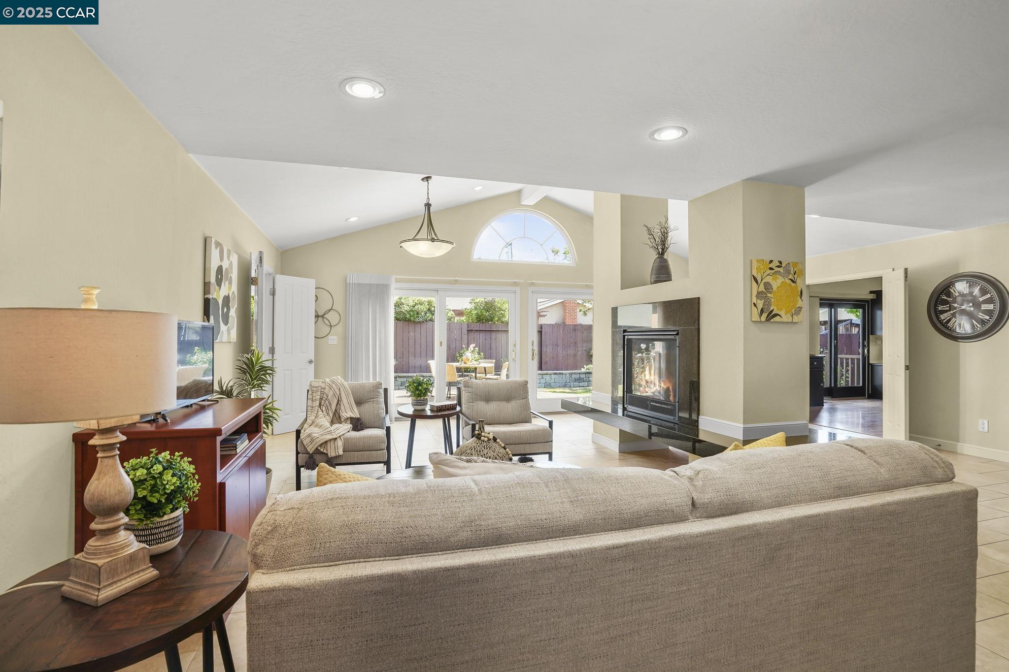 Detail Gallery Image 6 of 29 For 1820 Kenwood Drive, Concord,  CA 91124-4519 - 4 Beds | 2 Baths