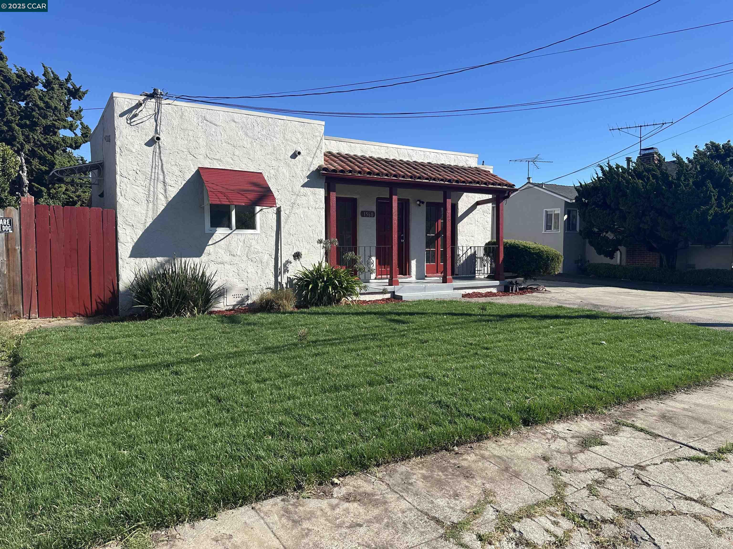Detail Gallery Image 2 of 40 For 1560 170th Ave, Hayward,  CA 94541 - 3 Beds | 2 Baths