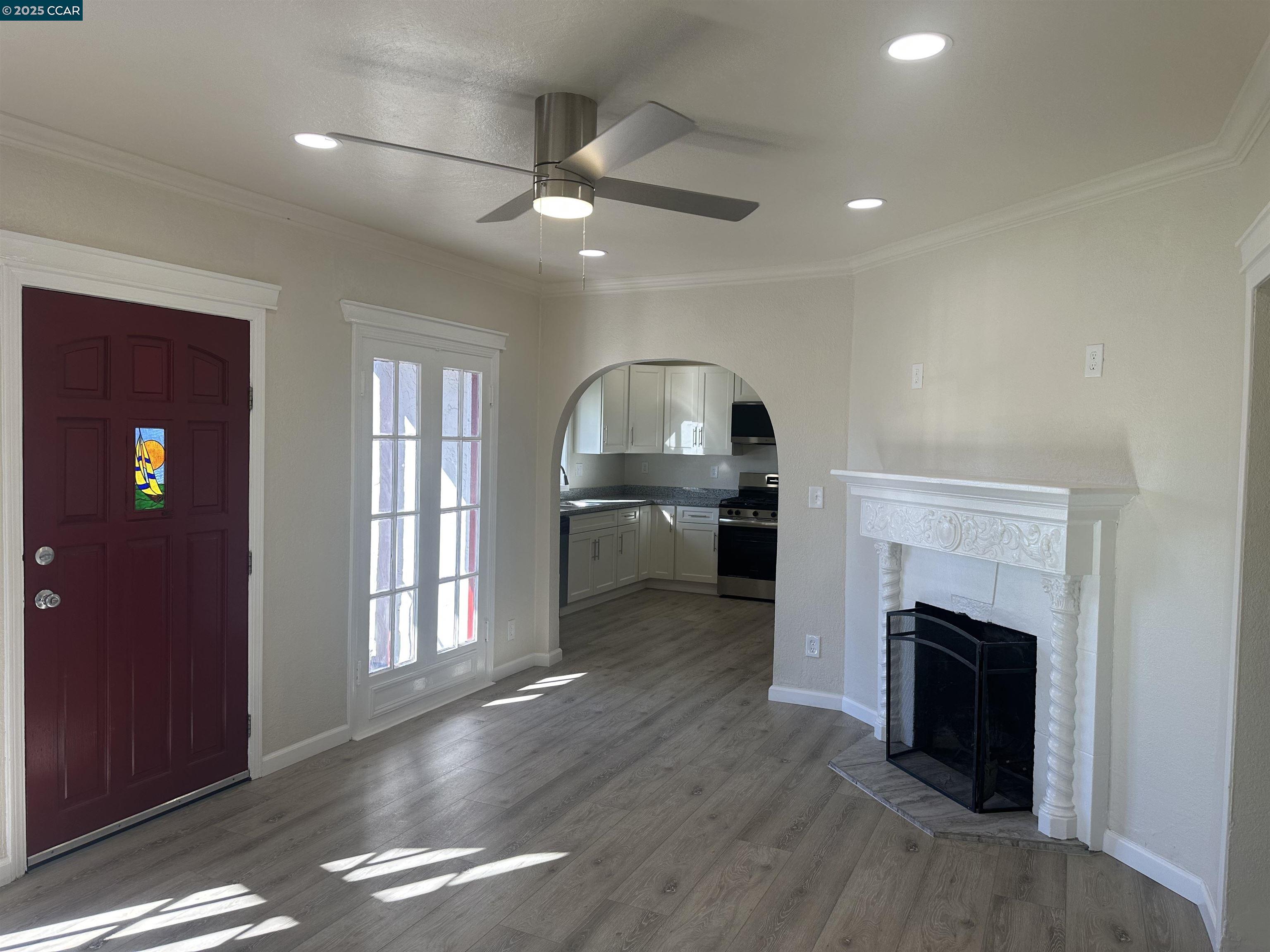 Detail Gallery Image 4 of 40 For 1560 170th Ave, Hayward,  CA 94541 - 3 Beds | 2 Baths