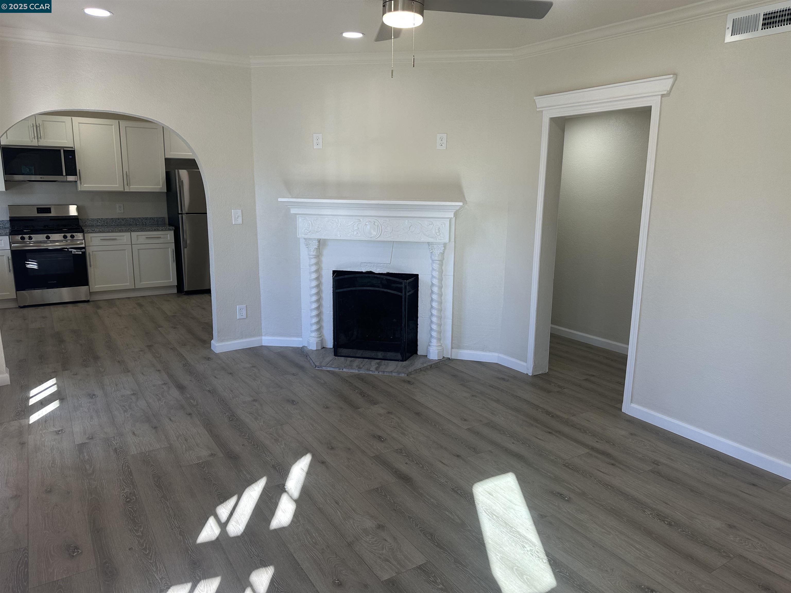 Detail Gallery Image 5 of 40 For 1560 170th Ave, Hayward,  CA 94541 - 3 Beds | 2 Baths