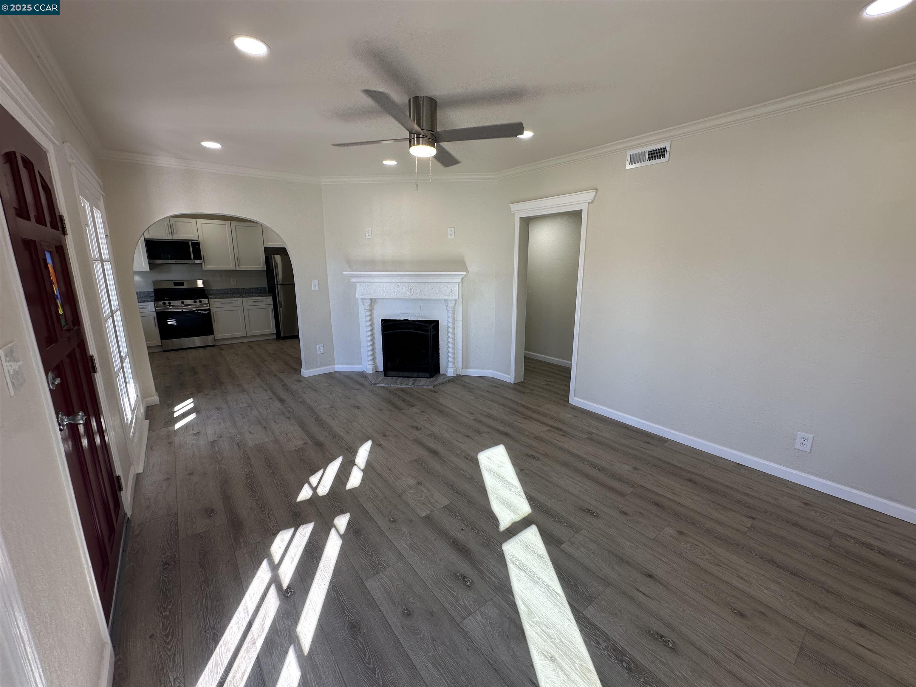 Detail Gallery Image 6 of 40 For 1560 170th Ave, Hayward,  CA 94541 - 3 Beds | 2 Baths
