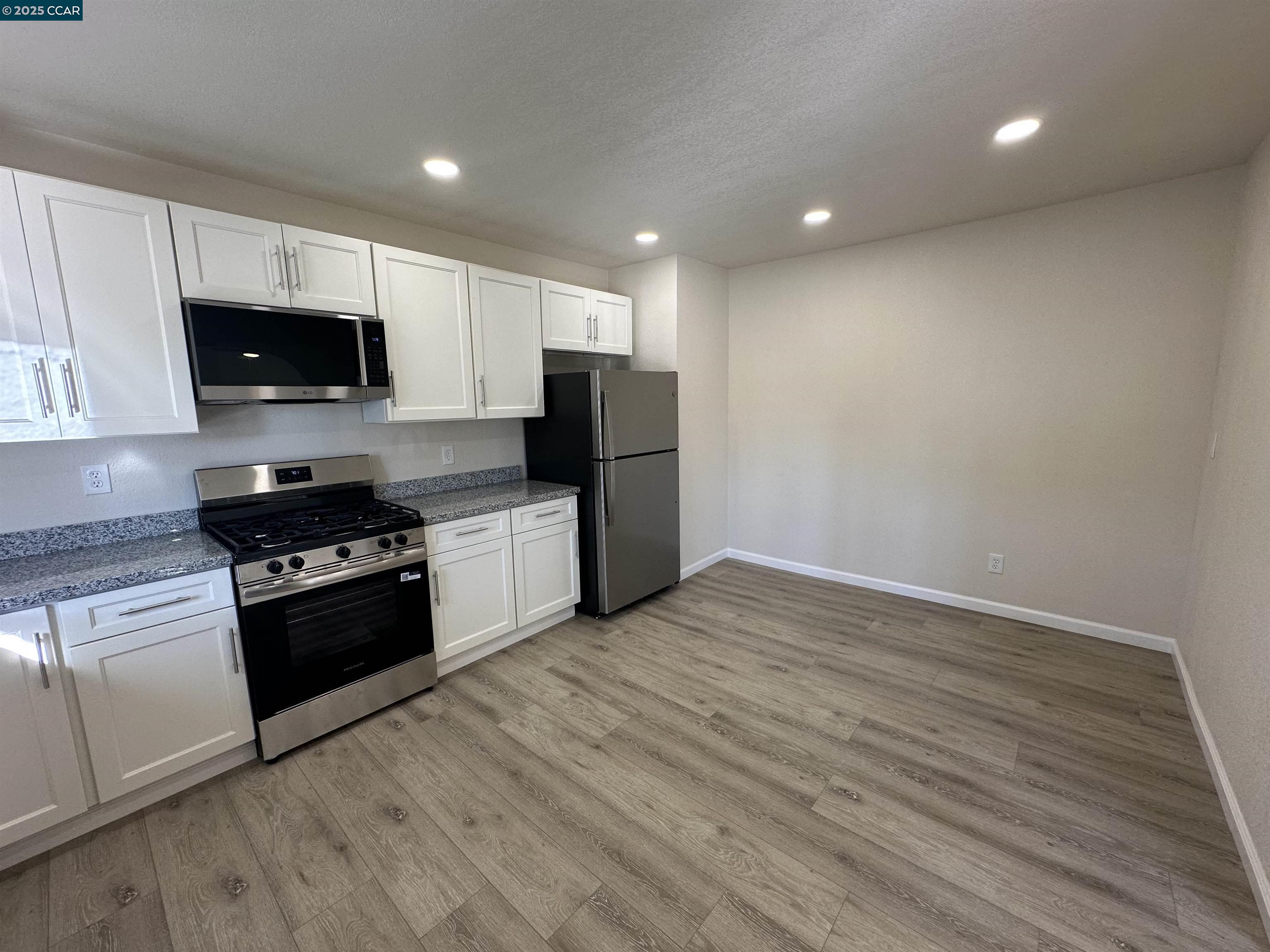 Detail Gallery Image 7 of 40 For 1560 170th Ave, Hayward,  CA 94541 - 3 Beds | 2 Baths