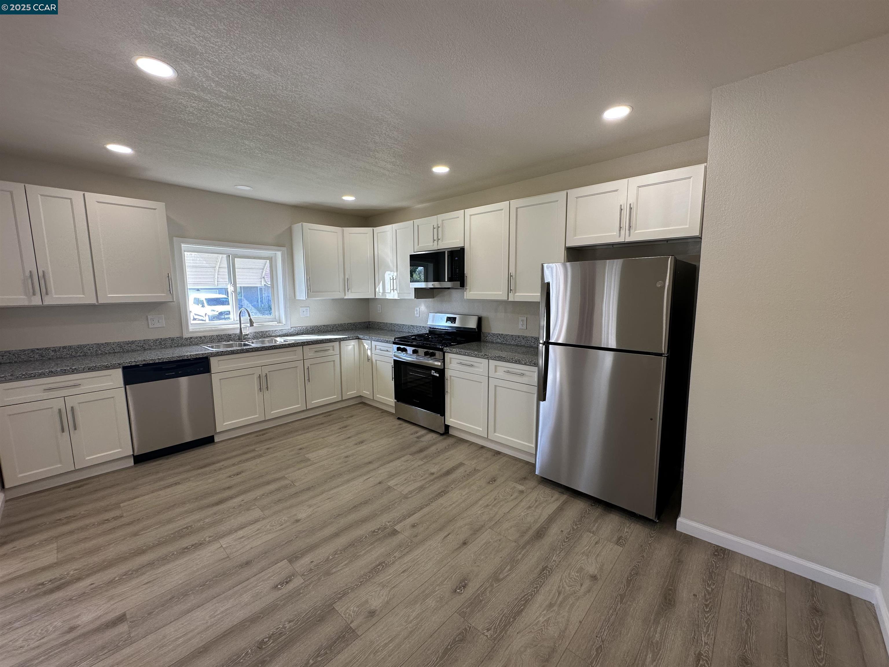 Detail Gallery Image 8 of 40 For 1560 170th Ave, Hayward,  CA 94541 - 3 Beds | 2 Baths