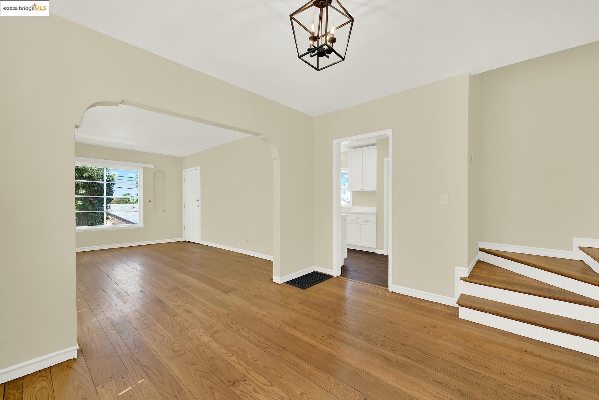 Detail Gallery Image 11 of 37 For 8010 Ney Ave, Oakland,  CA 94605 - 2 Beds | 1 Baths