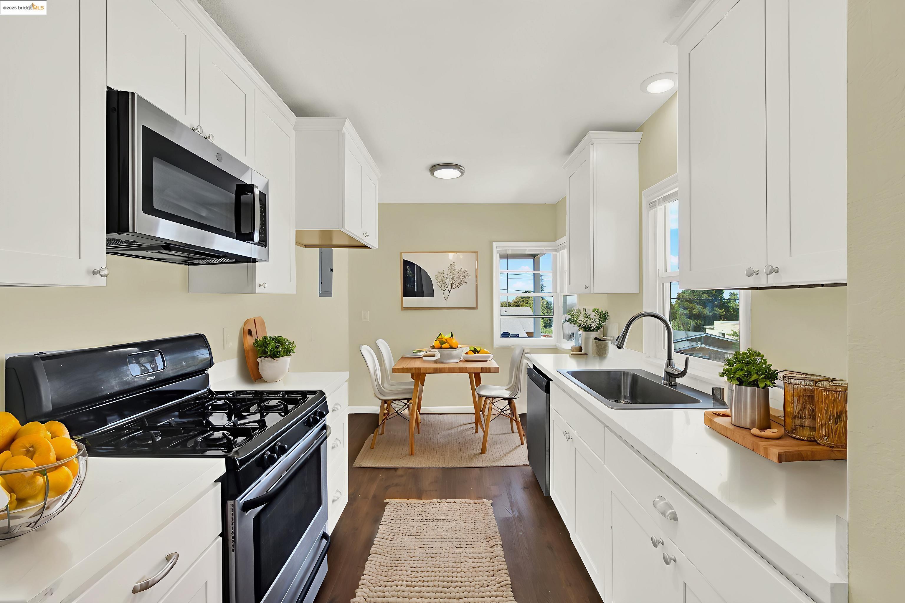 Detail Gallery Image 13 of 37 For 8010 Ney Ave, Oakland,  CA 94605 - 2 Beds | 1 Baths