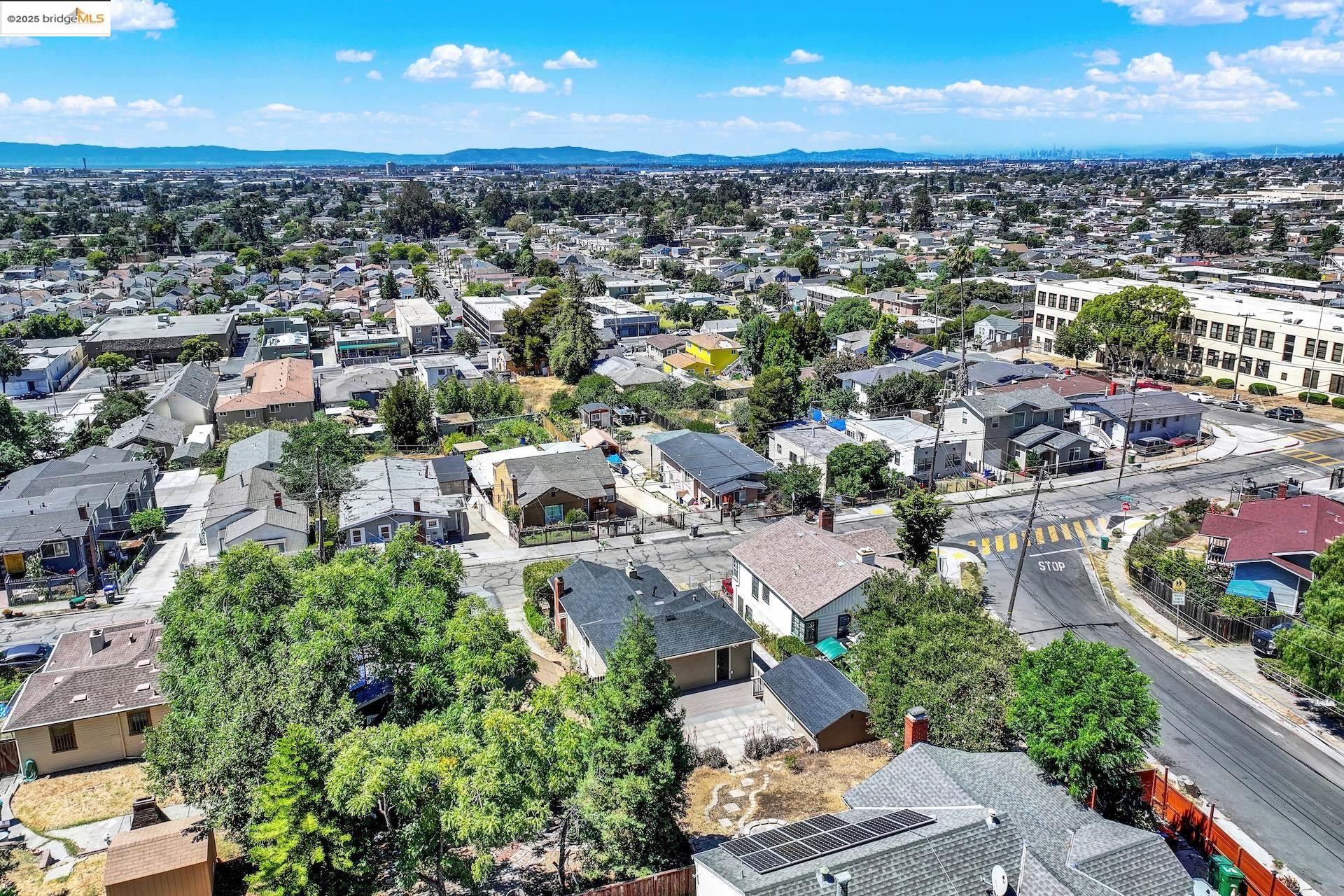 Detail Gallery Image 3 of 37 For 8010 Ney Ave, Oakland,  CA 94605 - 2 Beds | 1 Baths