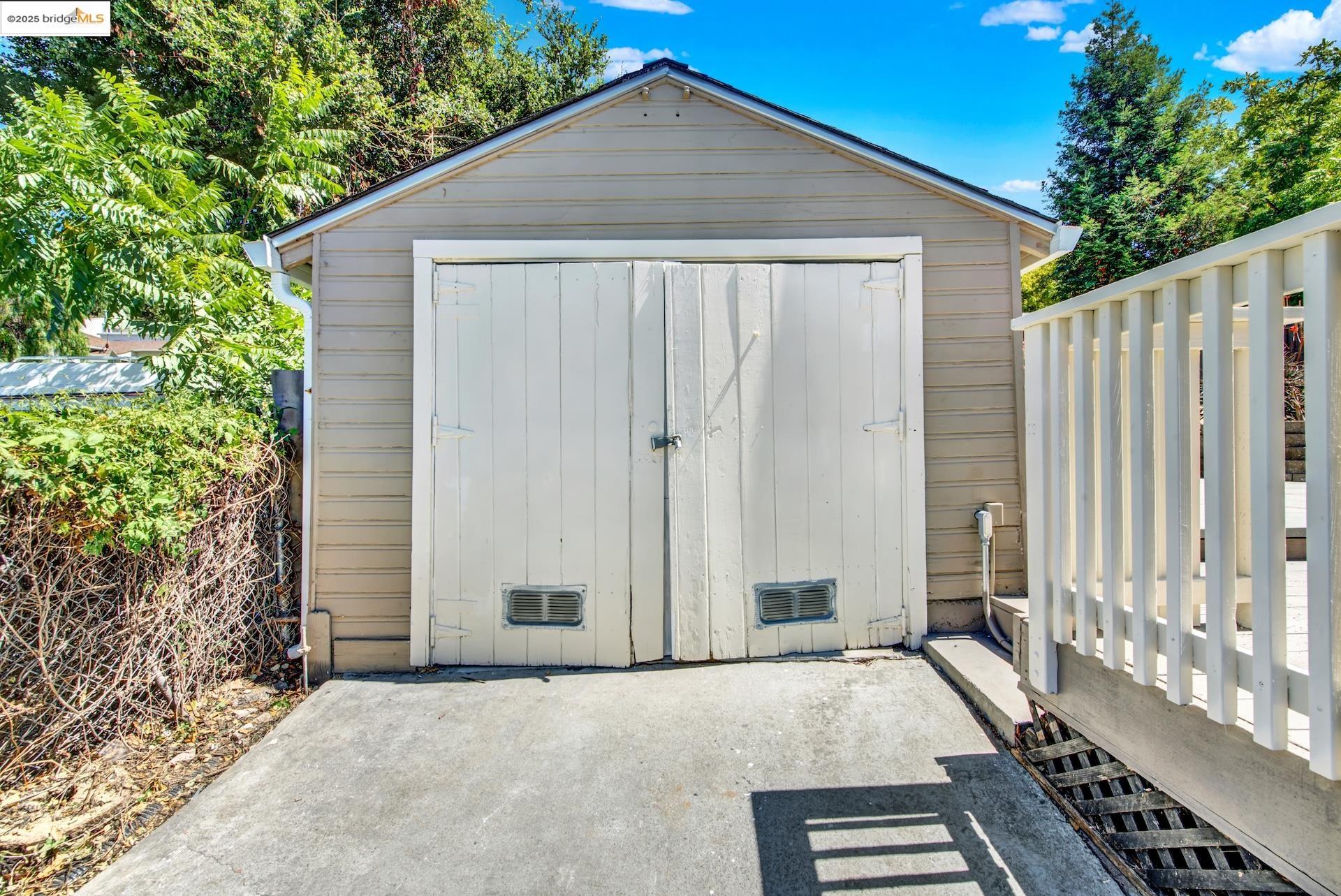 Detail Gallery Image 34 of 37 For 8010 Ney Ave, Oakland,  CA 94605 - 2 Beds | 1 Baths