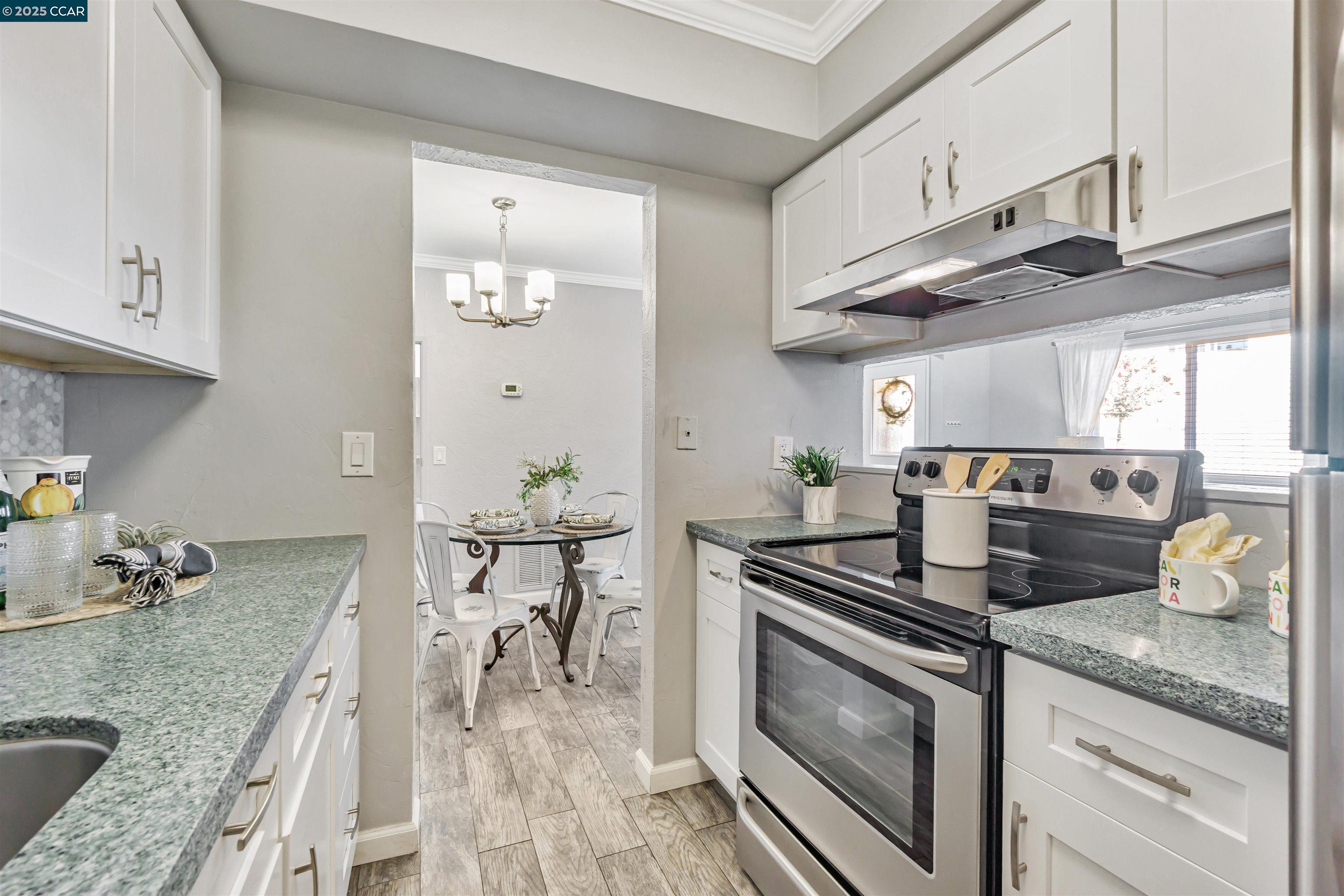 Detail Gallery Image 11 of 39 For 1037 Mohr Ln #C,  Concord,  CA 94518 - 2 Beds | 1/1 Baths