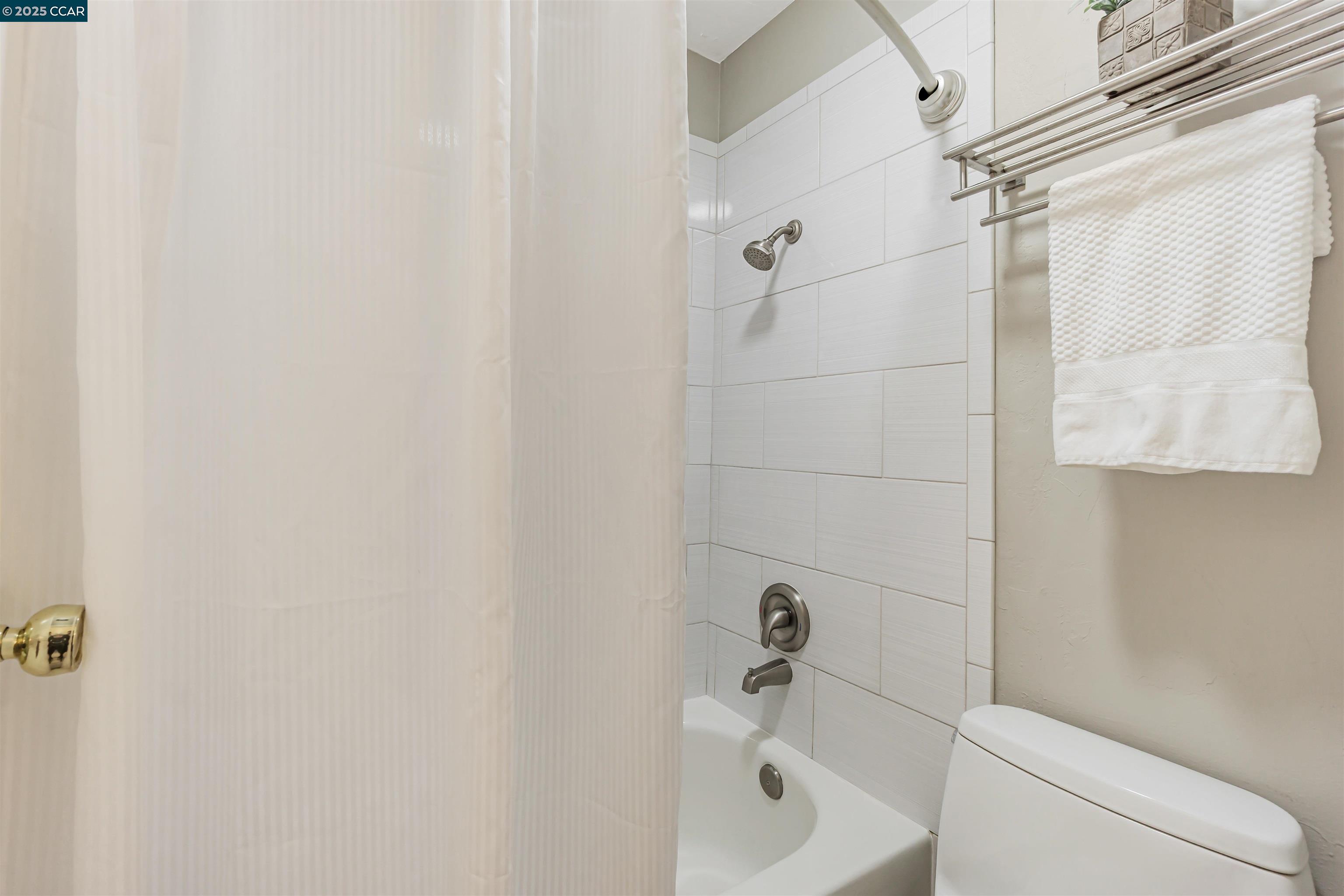 Detail Gallery Image 26 of 39 For 1037 Mohr Ln #C,  Concord,  CA 94518 - 2 Beds | 1/1 Baths