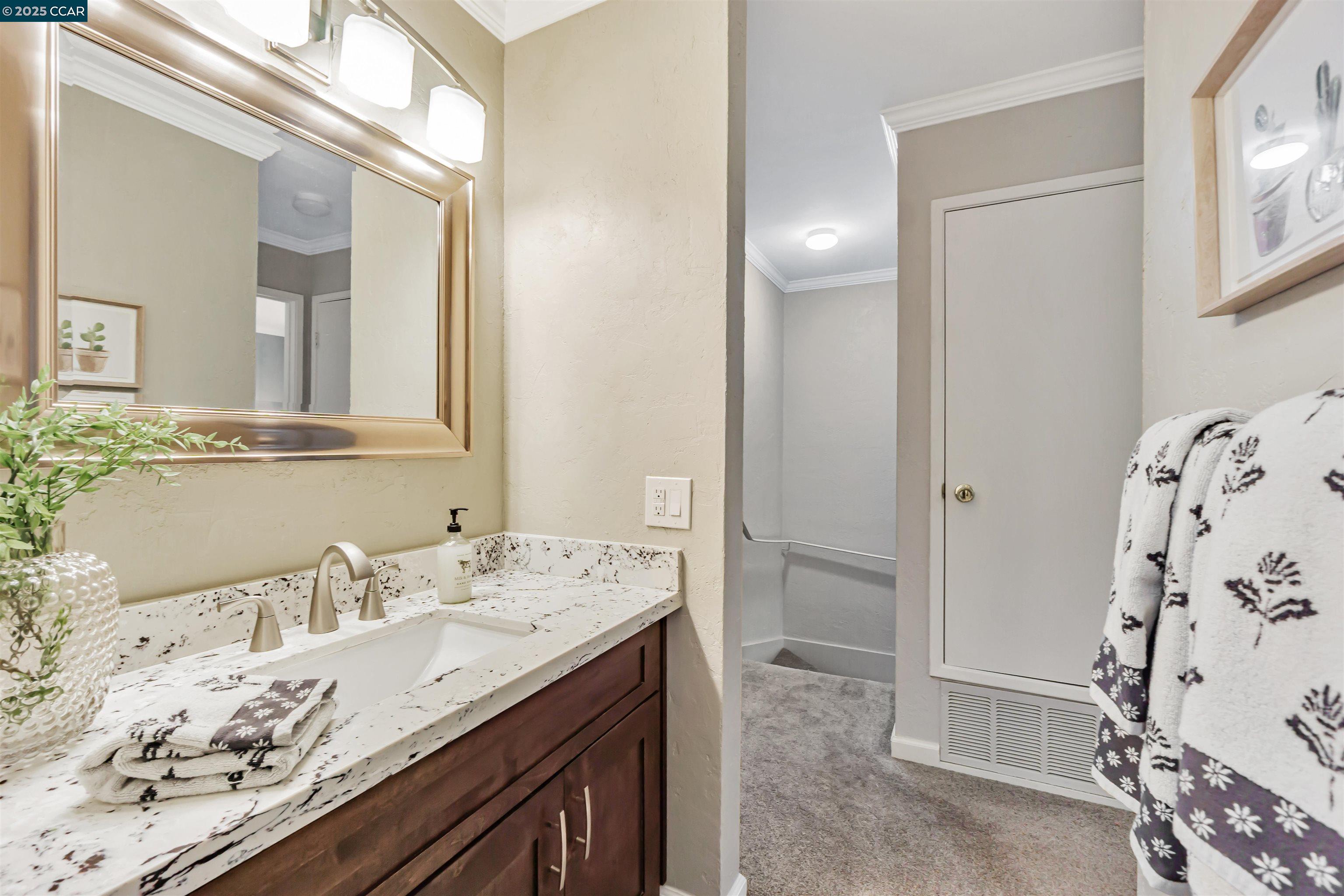 Detail Gallery Image 27 of 39 For 1037 Mohr Ln #C,  Concord,  CA 94518 - 2 Beds | 1/1 Baths