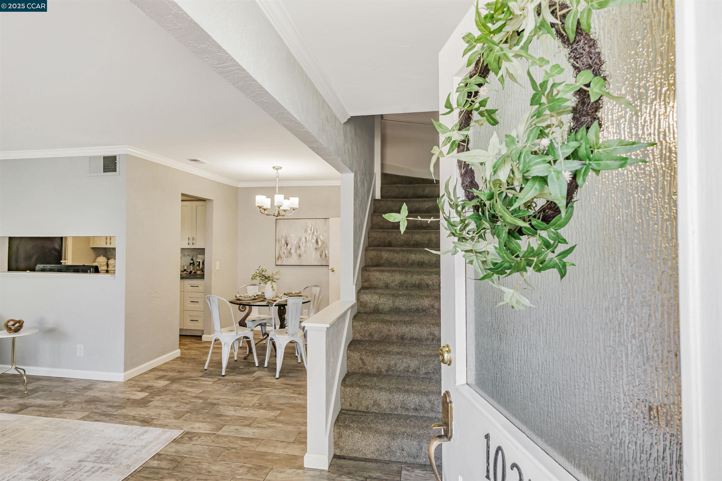 Detail Gallery Image 4 of 39 For 1037 Mohr Ln #C,  Concord,  CA 94518 - 2 Beds | 1/1 Baths