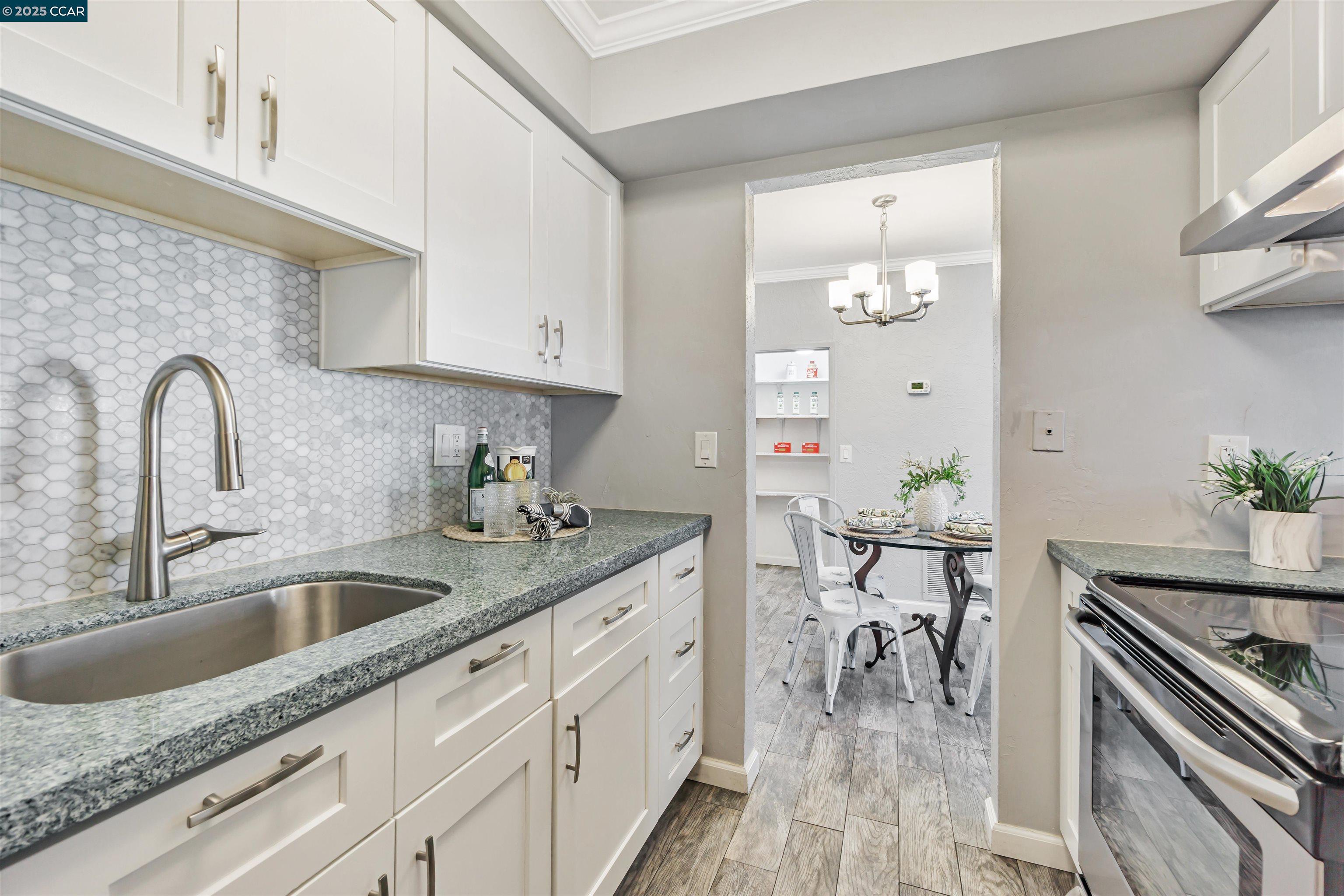 Detail Gallery Image 10 of 39 For 1037 Mohr Ln #C,  Concord,  CA 94518 - 2 Beds | 1/1 Baths