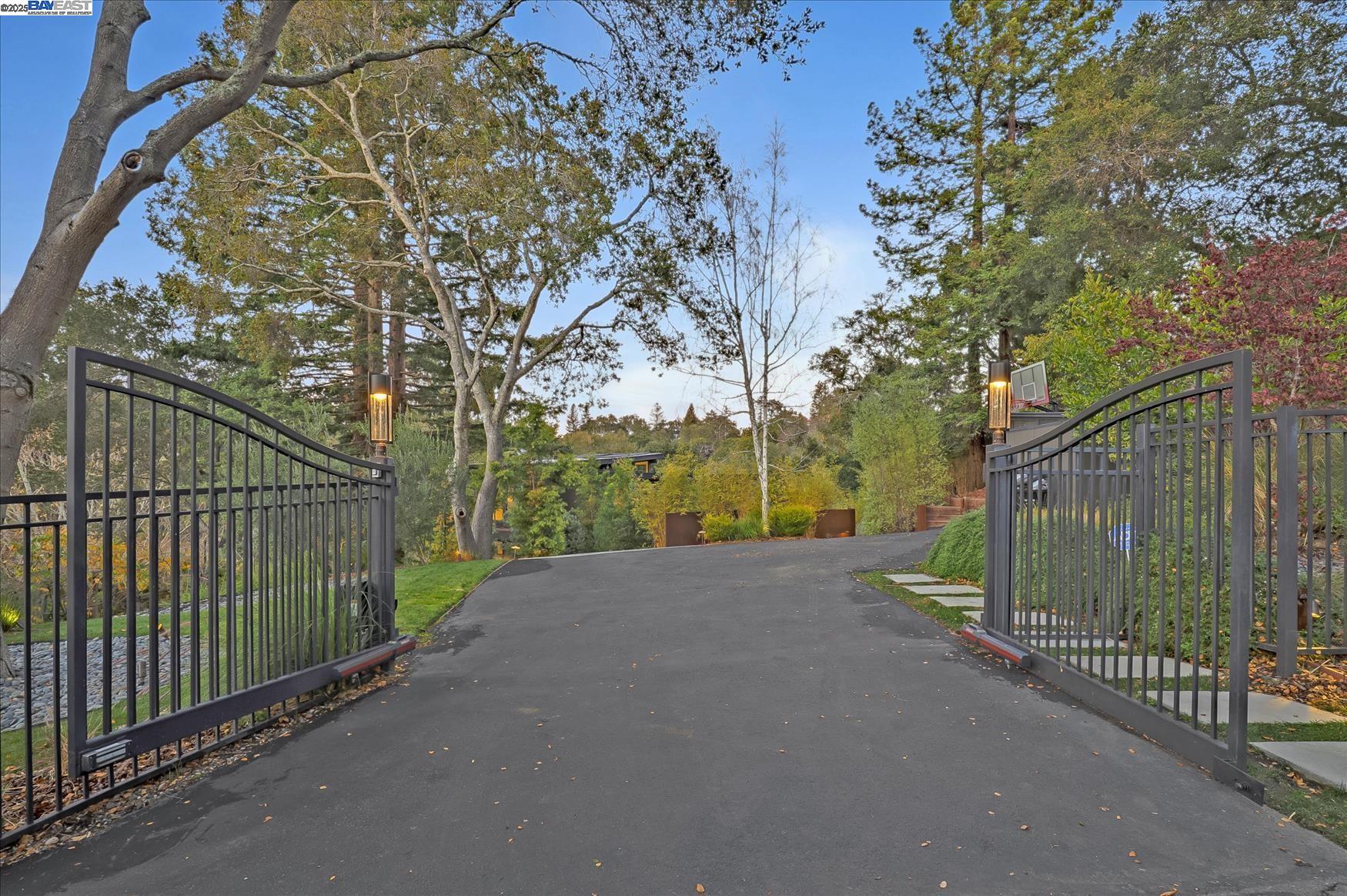 Detail Gallery Image 26 of 40 For Los Dedos Rd, Orinda,  CA 94563 - 4 Beds | 4/1 Baths