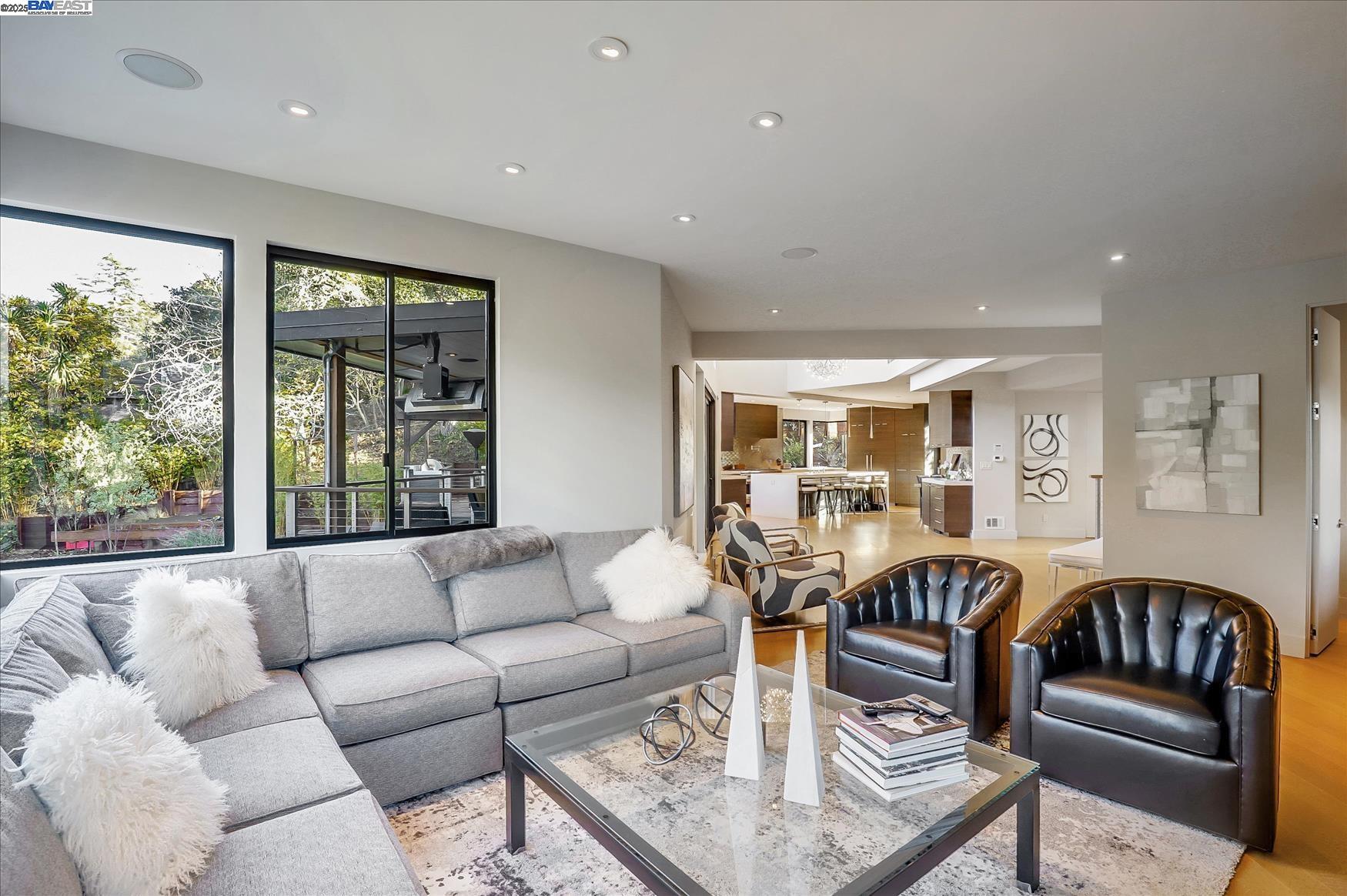 Detail Gallery Image 4 of 40 For Los Dedos Rd, Orinda,  CA 94563 - 4 Beds | 4/1 Baths