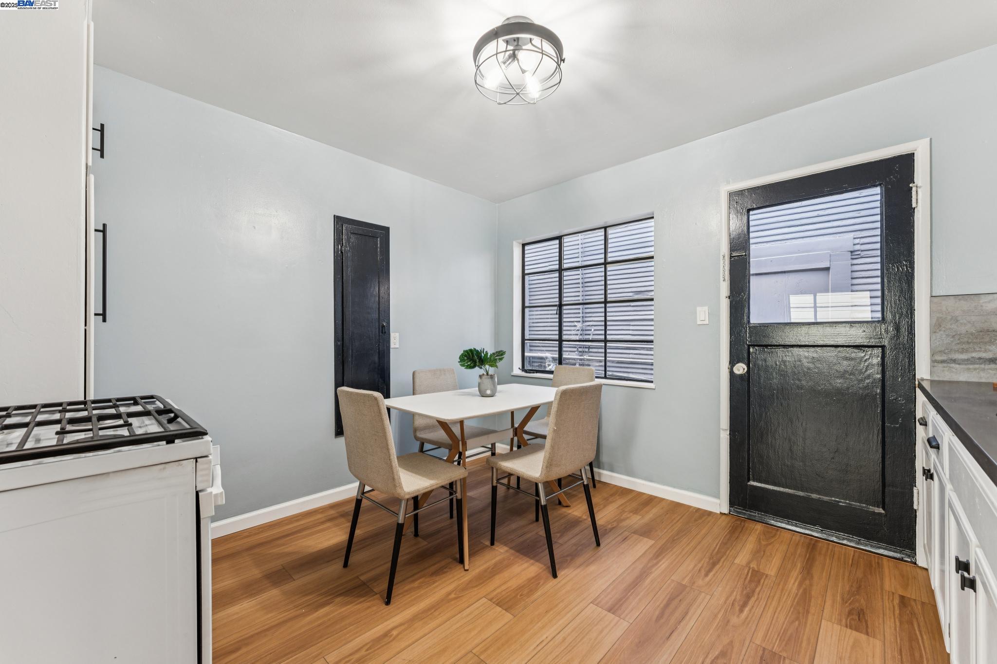 Detail Gallery Image 6 of 35 For 2109 Lincoln Ave, Alameda,  CA 94501 - – Beds | – Baths